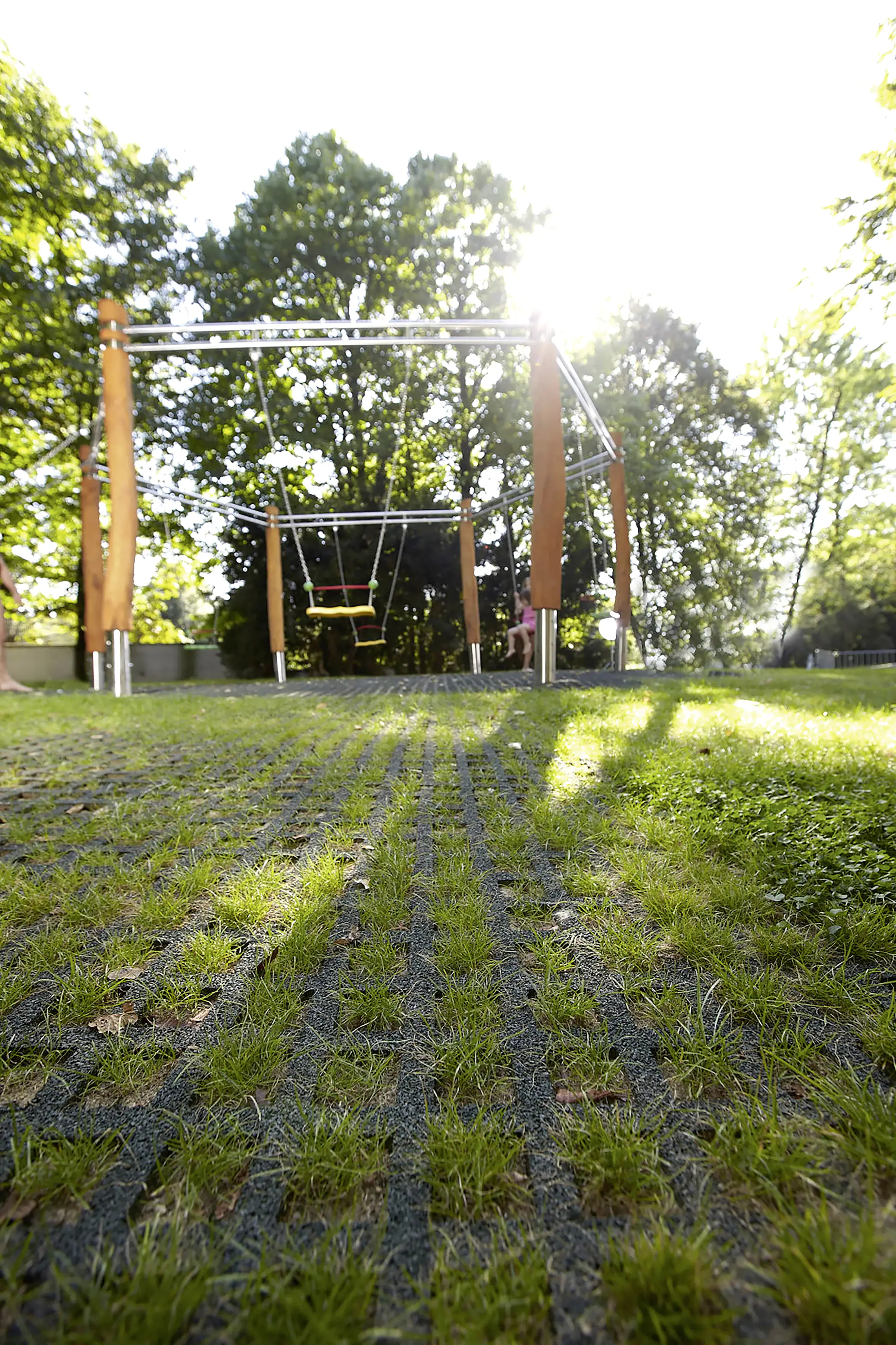 Rasengittersystem / Fallschutz 100 x 100 cm aus Gummigranulat, grün