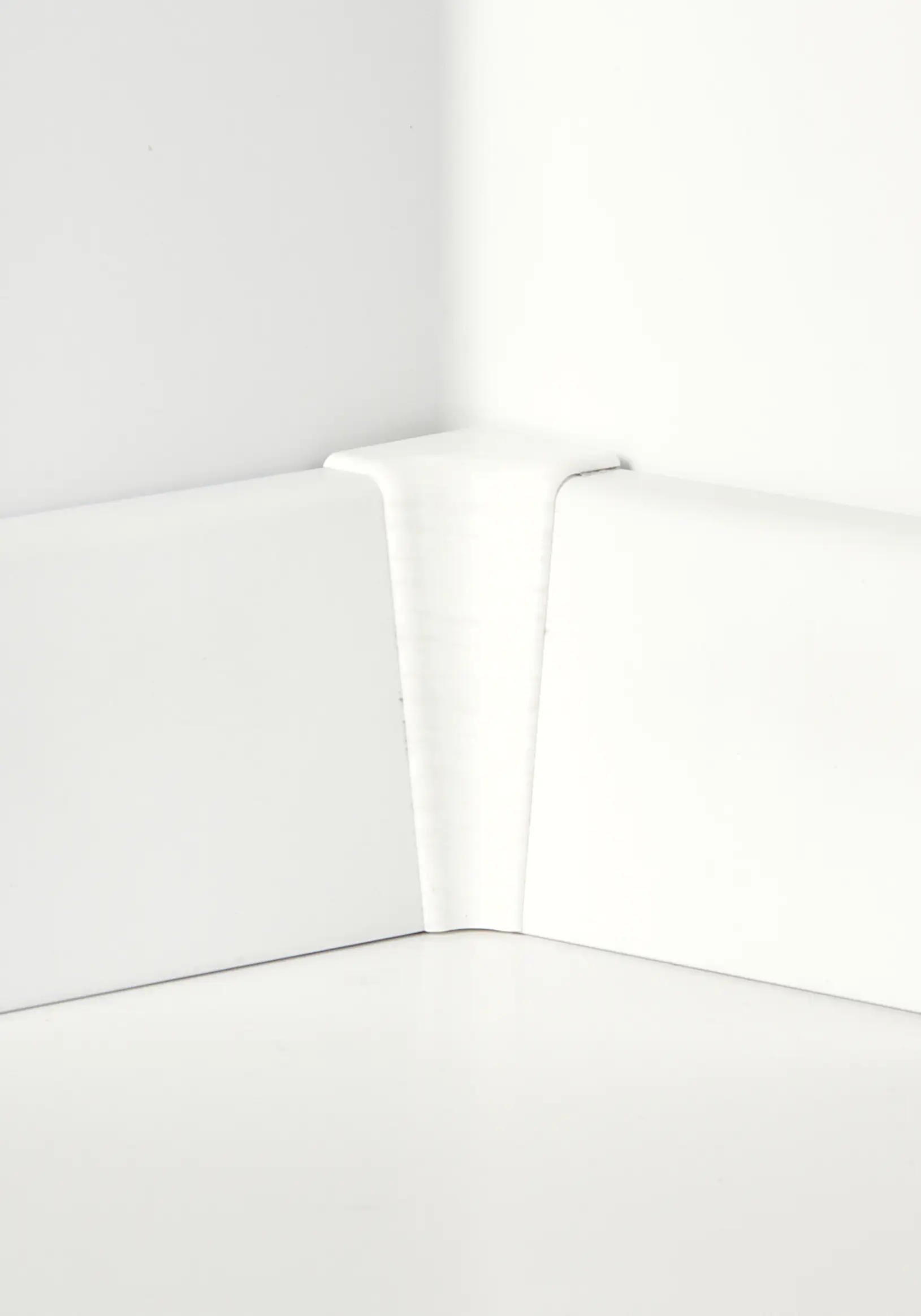 Classen Innenecke für Clip-Laminatleiste foliert 58 x 19 mm weiß Holzpore