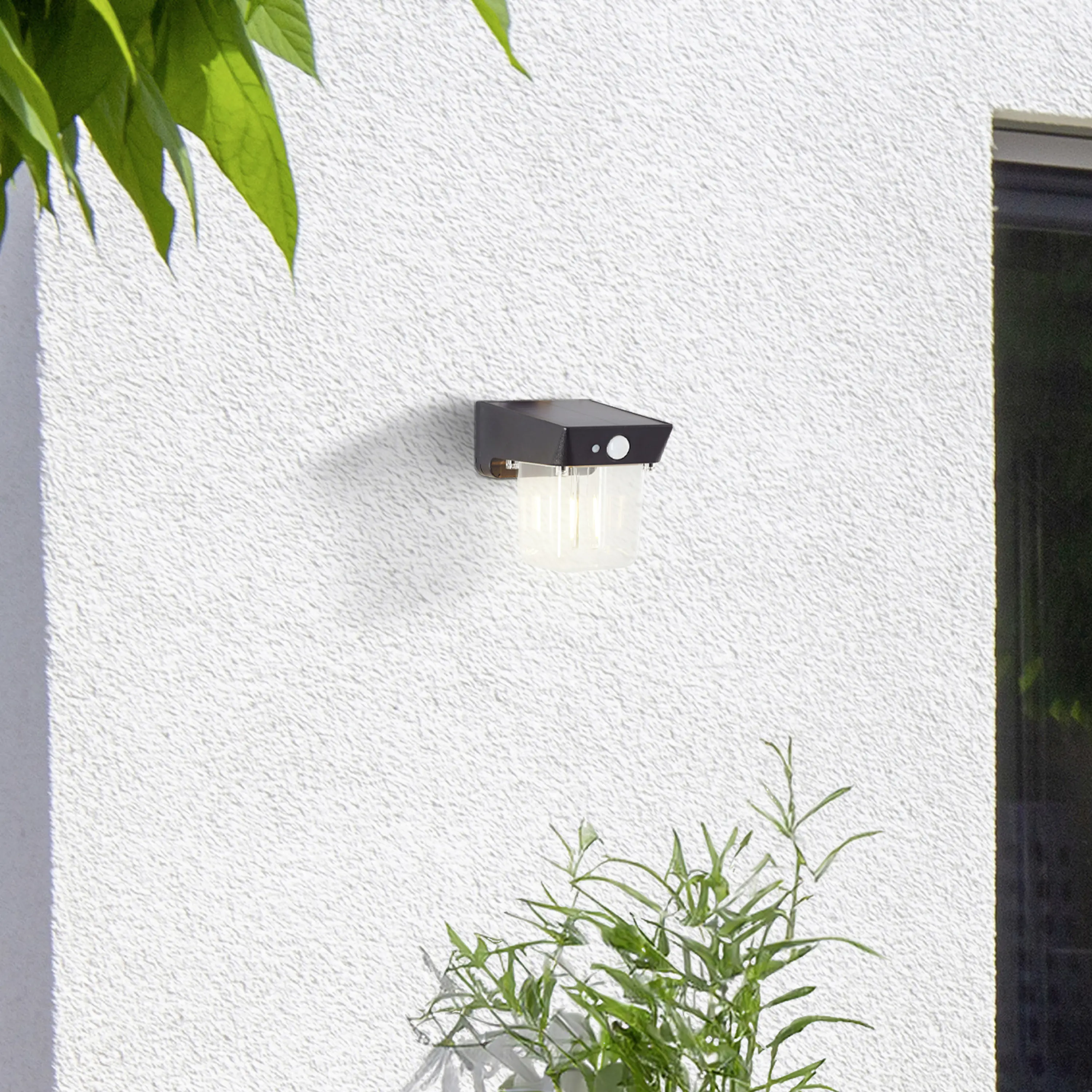 Brilliant Solar-Außenwandleuchte Parson 2W warmweiß Bewegungsmelder