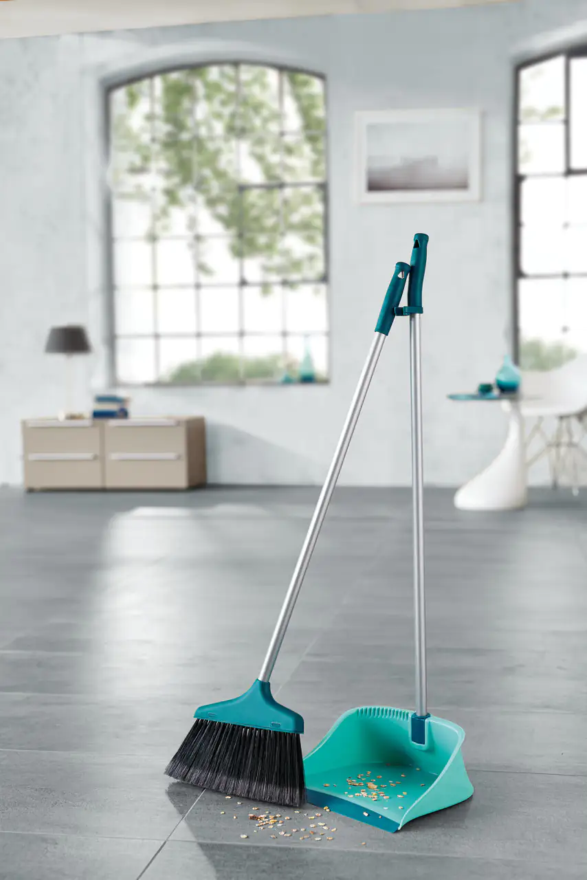 Leifheit Kehr-Set mit Stiel Besen und Kehrschaufel