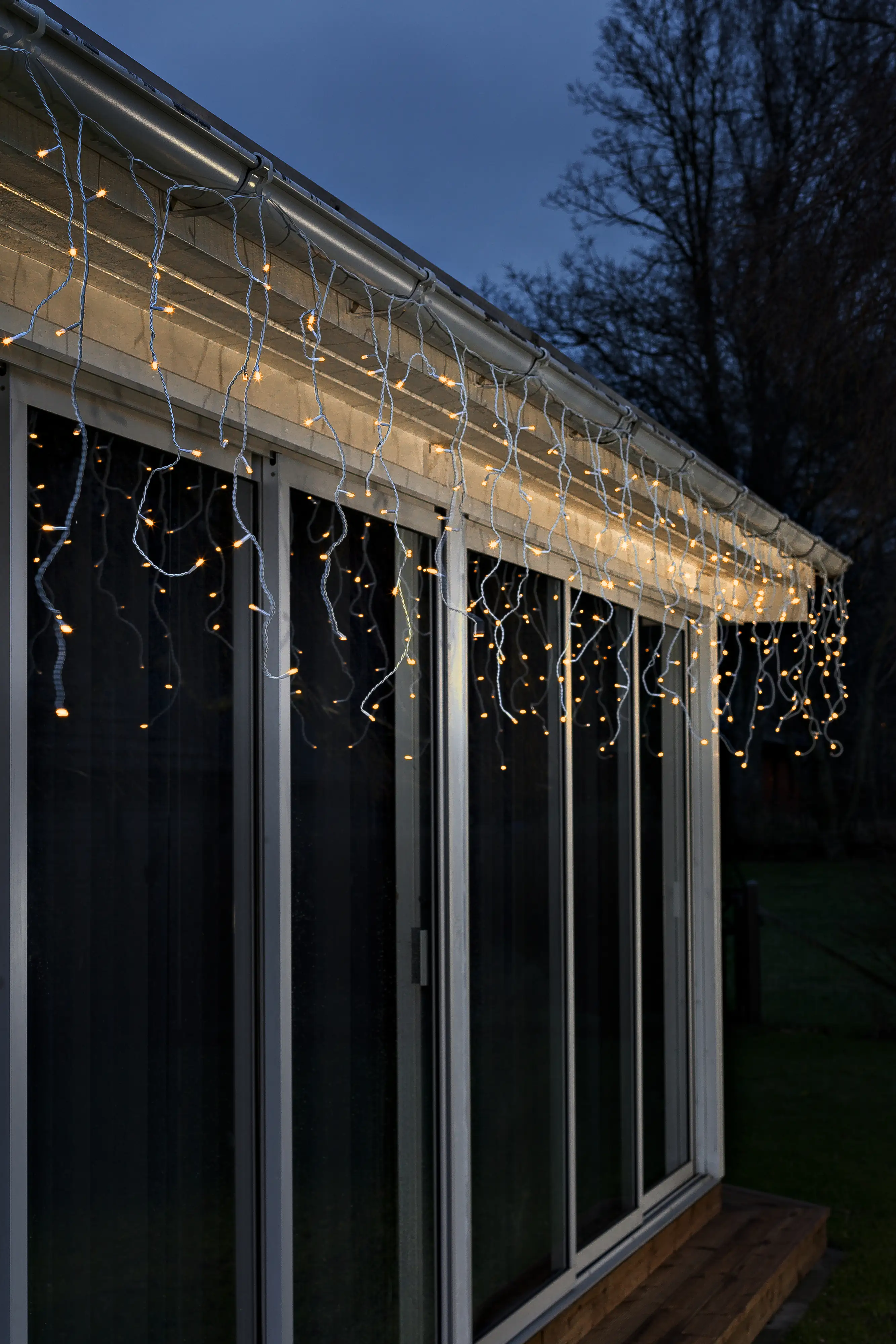 Konstsmide LED Solar Eisregen Lichtervorhang 200 bernsteinfarbene Dioden Konstsmide LED Solar Eisregen Lichtervorhang 200 bernsteinfarbene Dioden