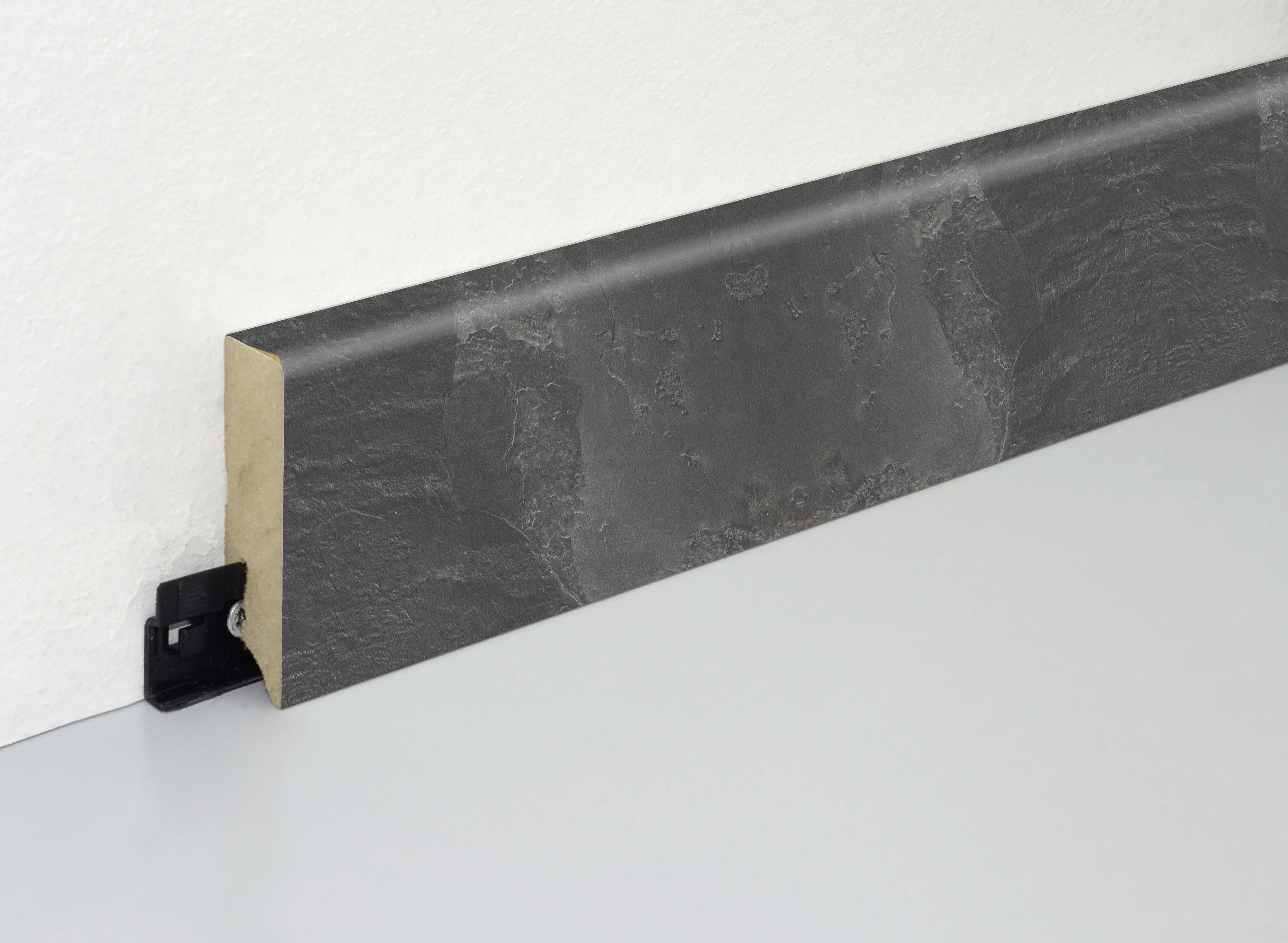 Neuhofer Fußleiste 240 cm 70 x 19 mm Ölschiefer