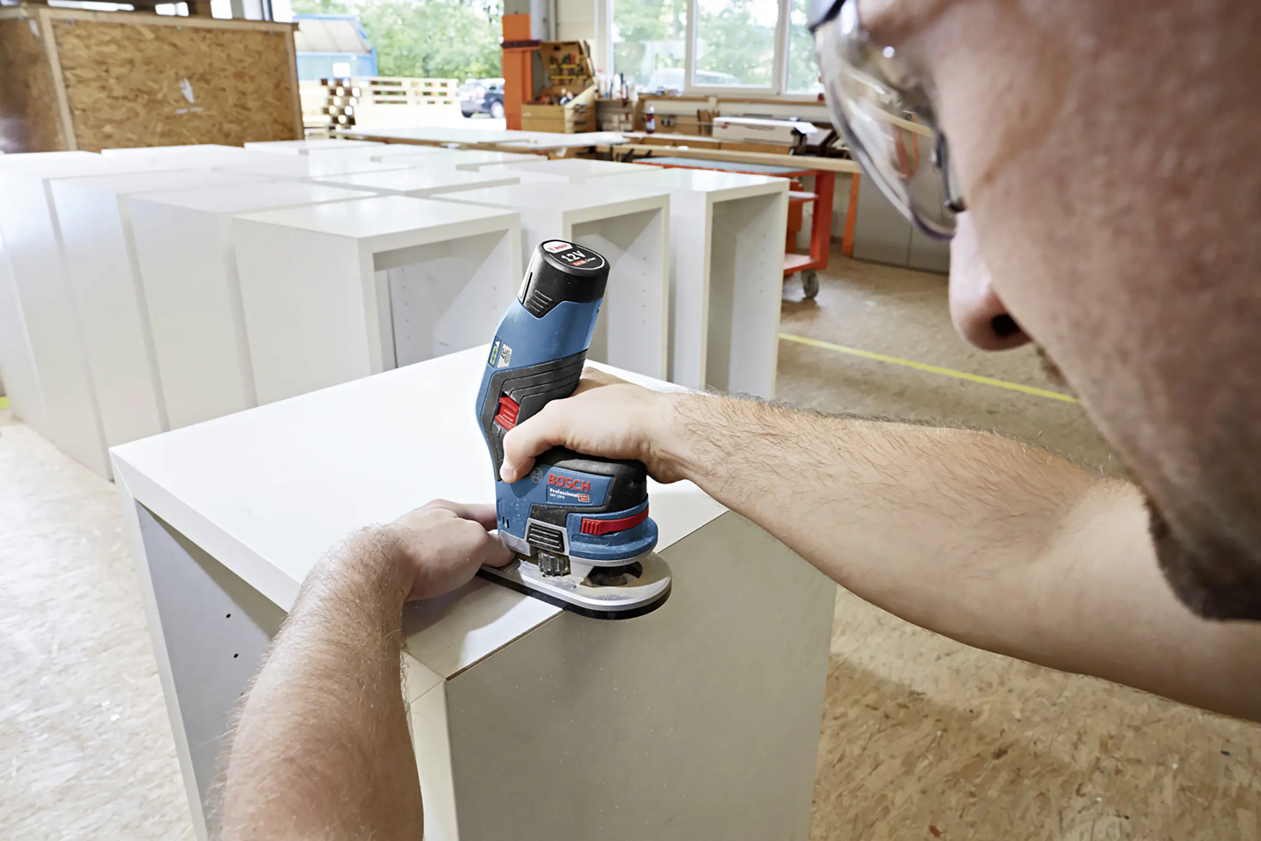 Bosch Professional Akku-Kantenfräse GKF 12V-8 Solo