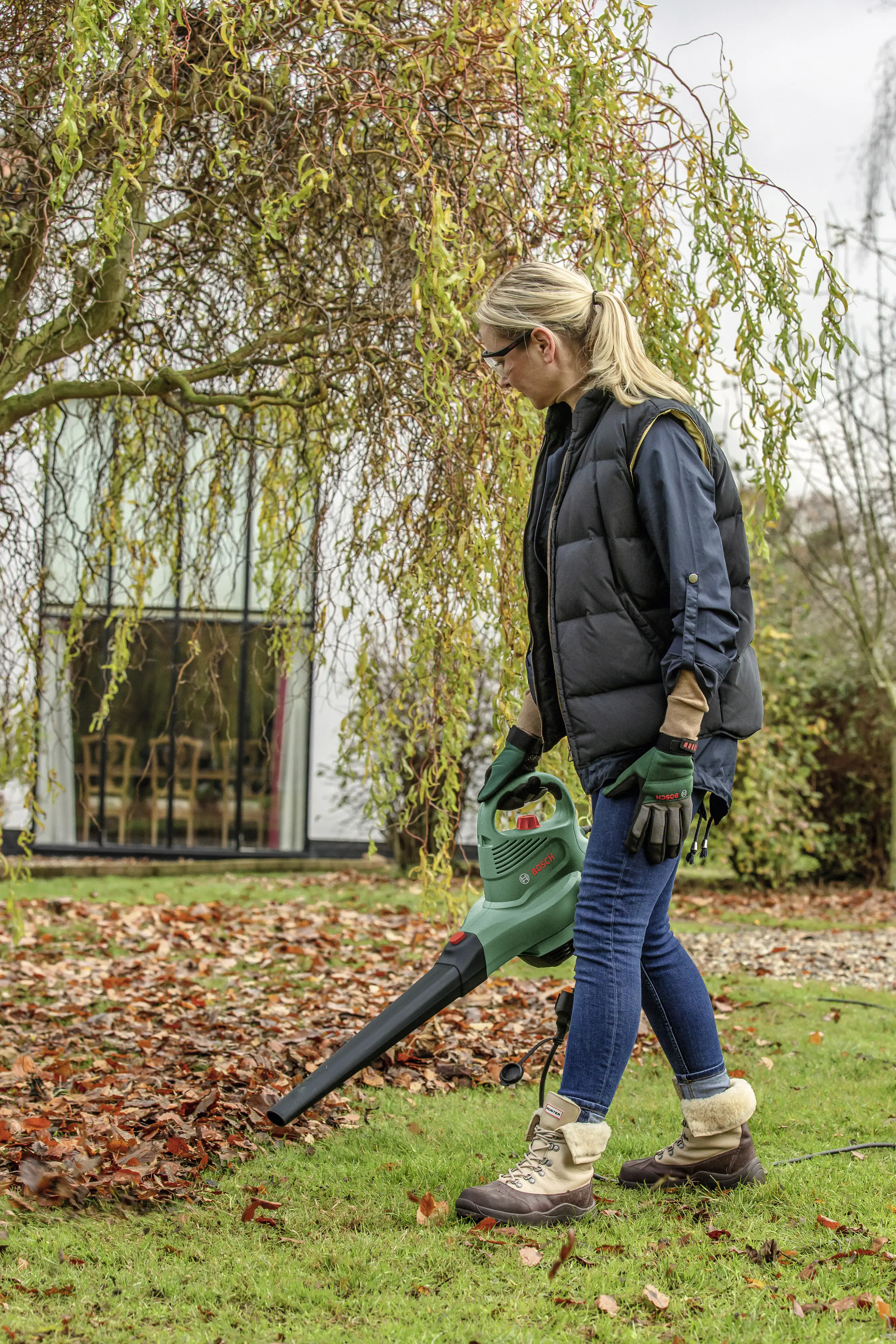 Bosch Elektro-Gartensauger UniversalGardenTidy 2300