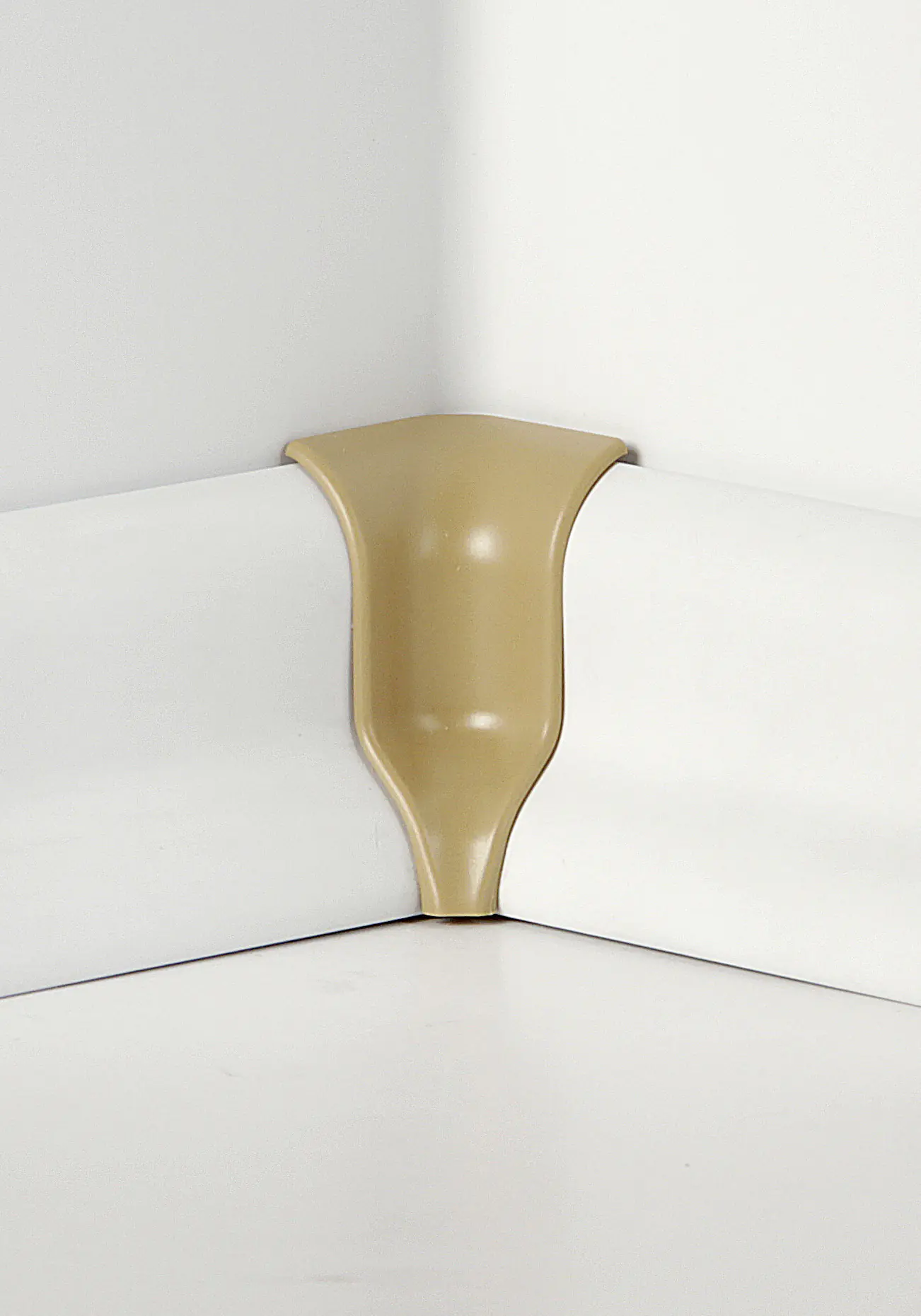 Classen Innenecke für FUXX-Leiste foliert 20 x 40 mm erle Schiffsboden