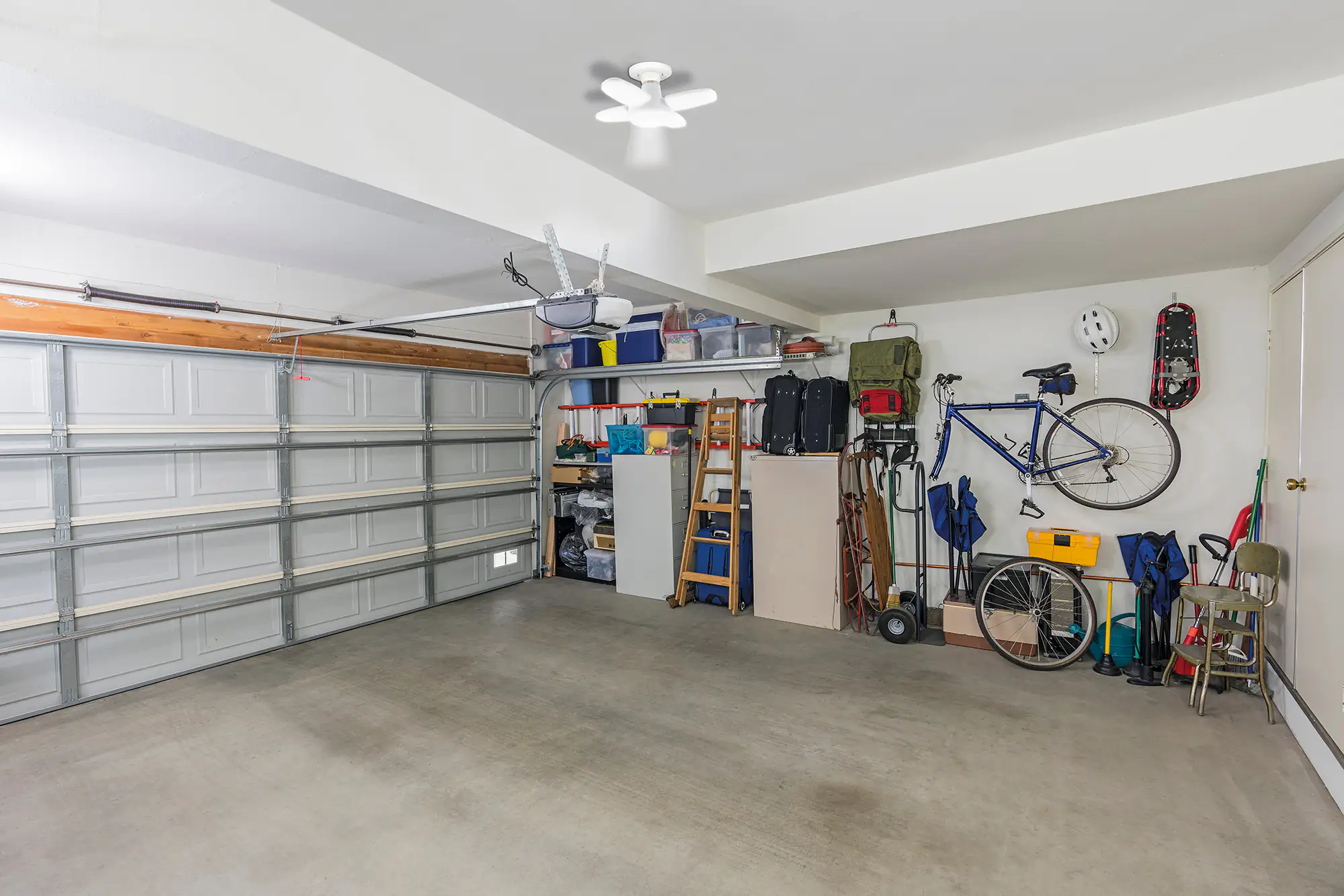 Schwaiger 360° Mini LED Garagen-/ Werkstattleuchte weiß, 360° drehbar