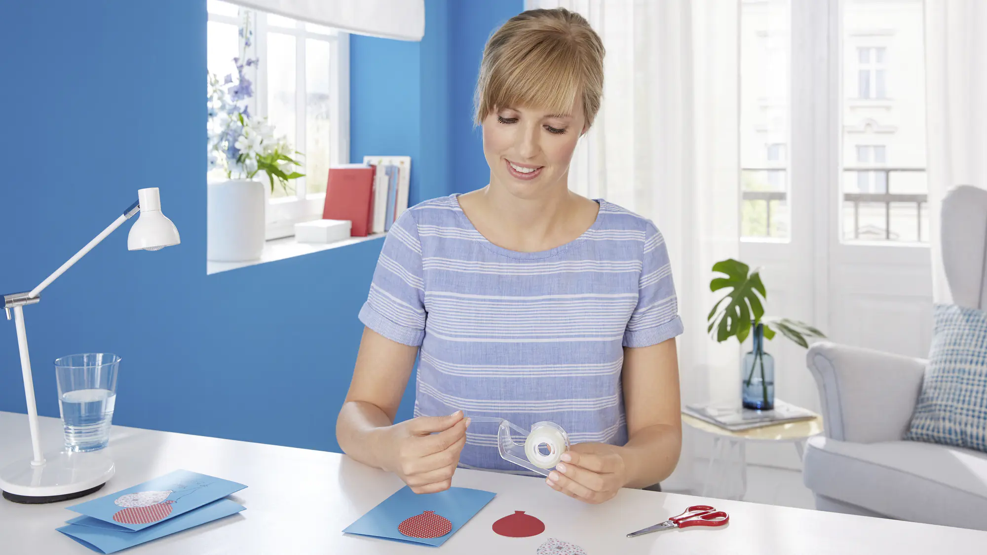 tesa doppelseitiger Klebefilm, 1 Rolle mit Abroller 7,5 m x 12 mm tesa doppelseitiger Klebefilm, 1 Rolle mit Abroller 7,5 m x 12 mm