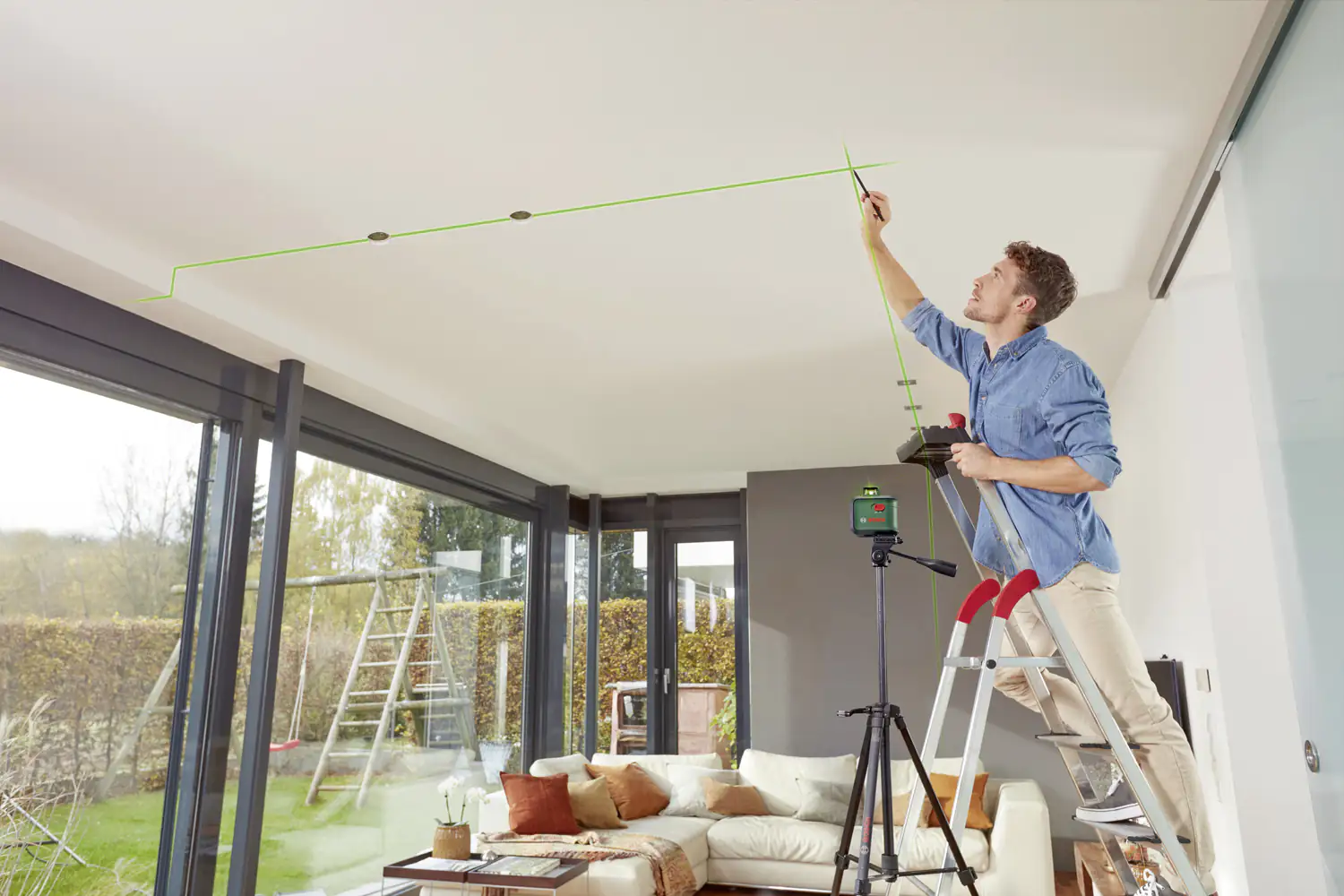 Bosch AdvancedLevel 360 Basic mit 4 x 1,5-V-LR6-(AA)-Batterien