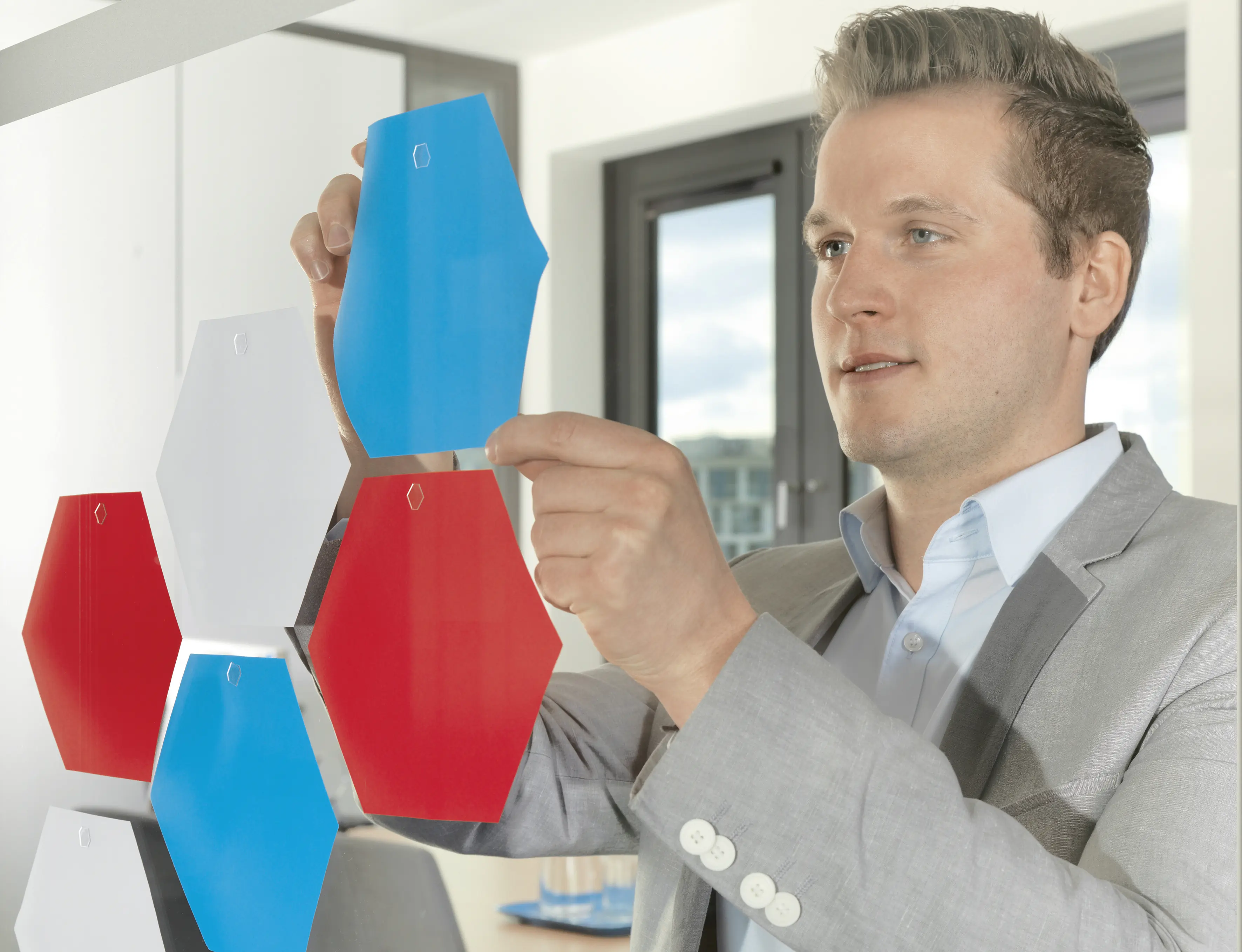 tesa Tack Doppelseitige Klebepads 72 Pads, transparent