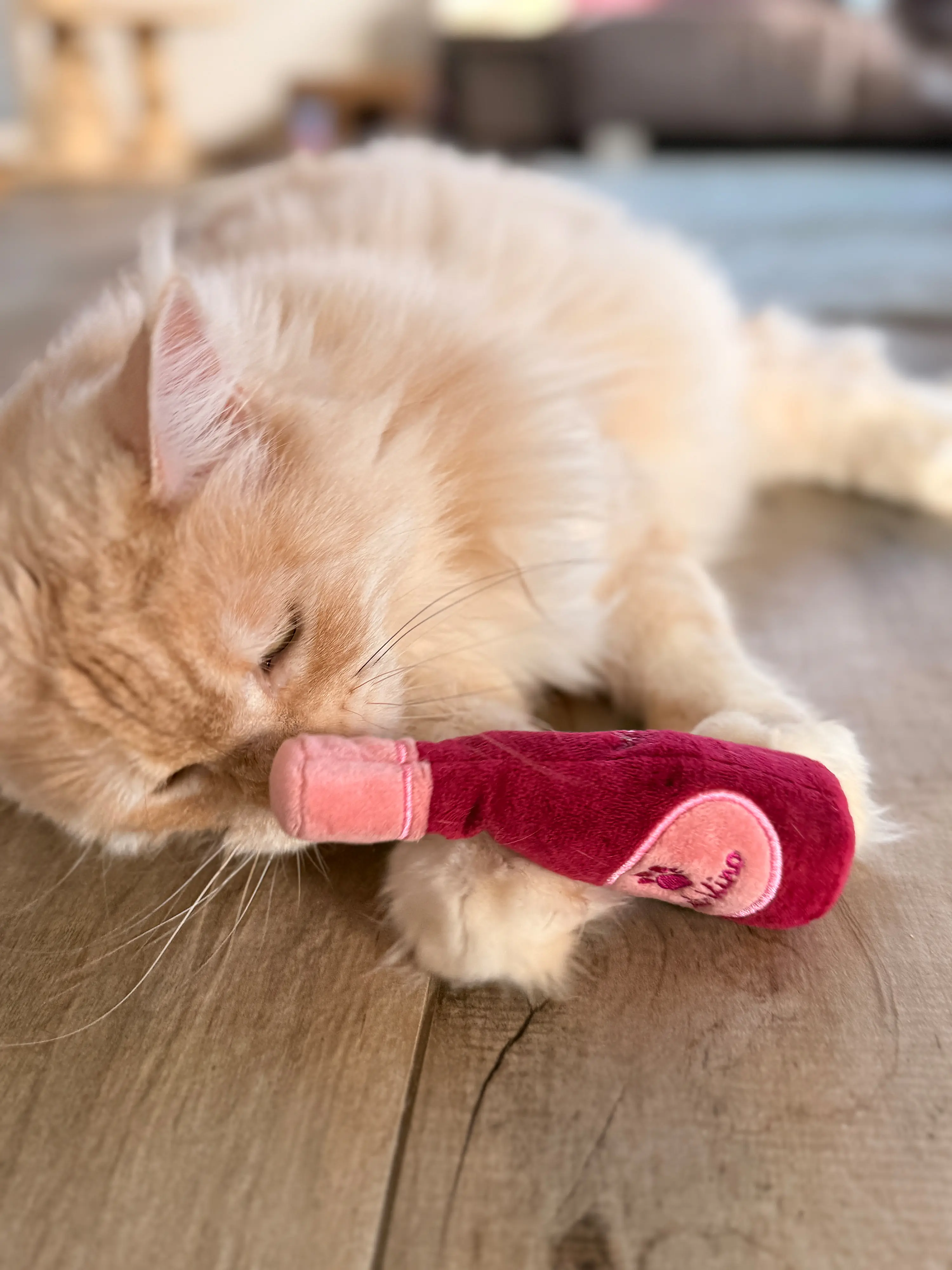 Aumüller Katzenspielzeug Cat Vino 14,5 x 5,5 cm dunkelrot/rosa 