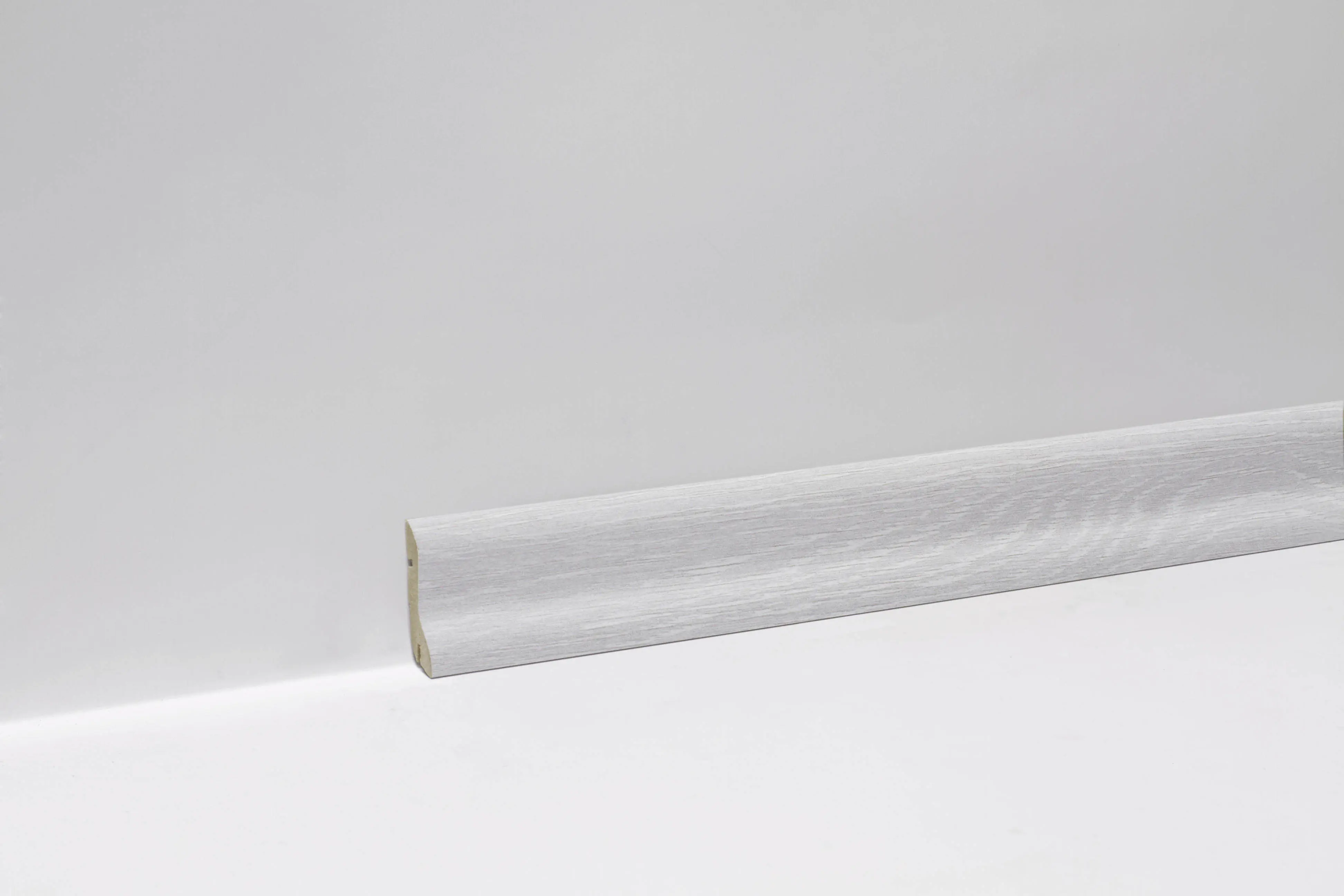 Classen Clip-Fußleiste 240 cm 40 x 20 mm weißEiche Classen Clip-Fußleiste 240 cm 40 x 20 mm weißEiche