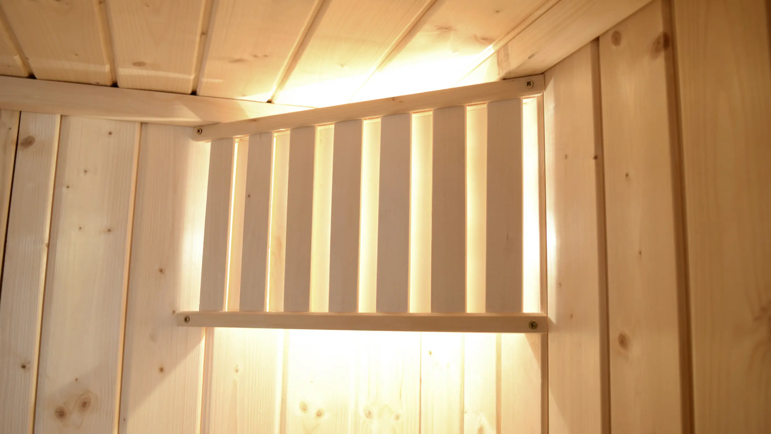 Weka Massivholz-Element-Sauna Laukkala 3 mit Glastür und Fenster