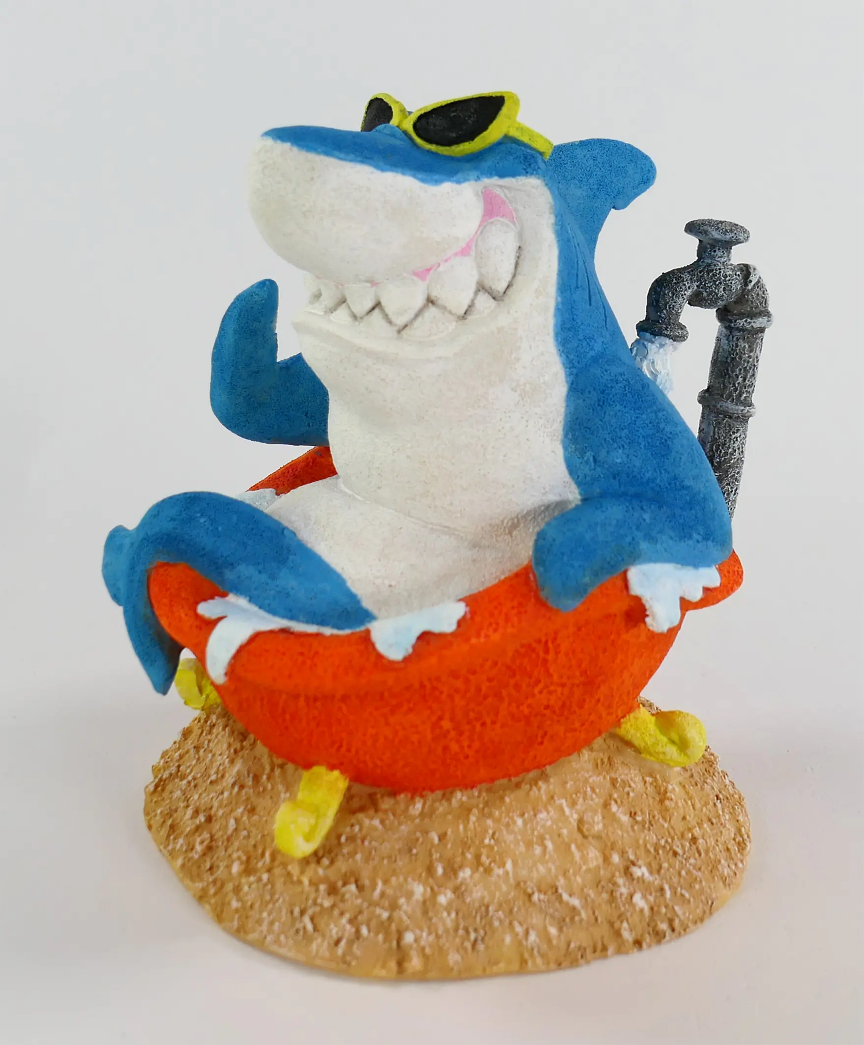 Orbit Aquarien-Deko Hai in Badewanne