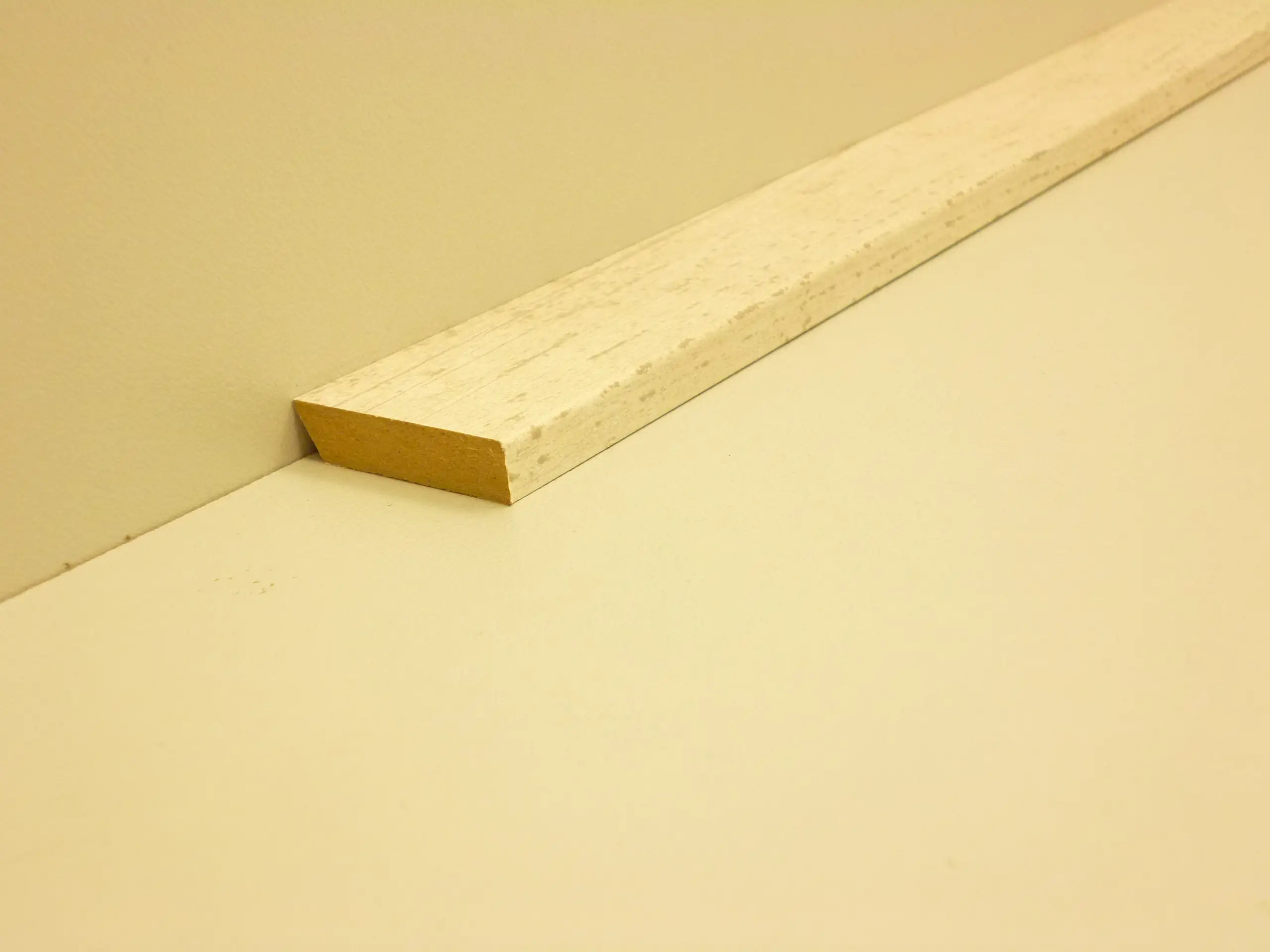 B.S. Bauprogramm Deckleiste modern 260 cm 35 x 8 mm Altholz weiß