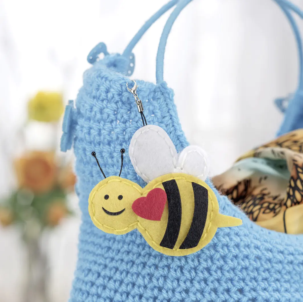 Glorex Filz Biene Anhänger 16 teilig 9 x7 cm