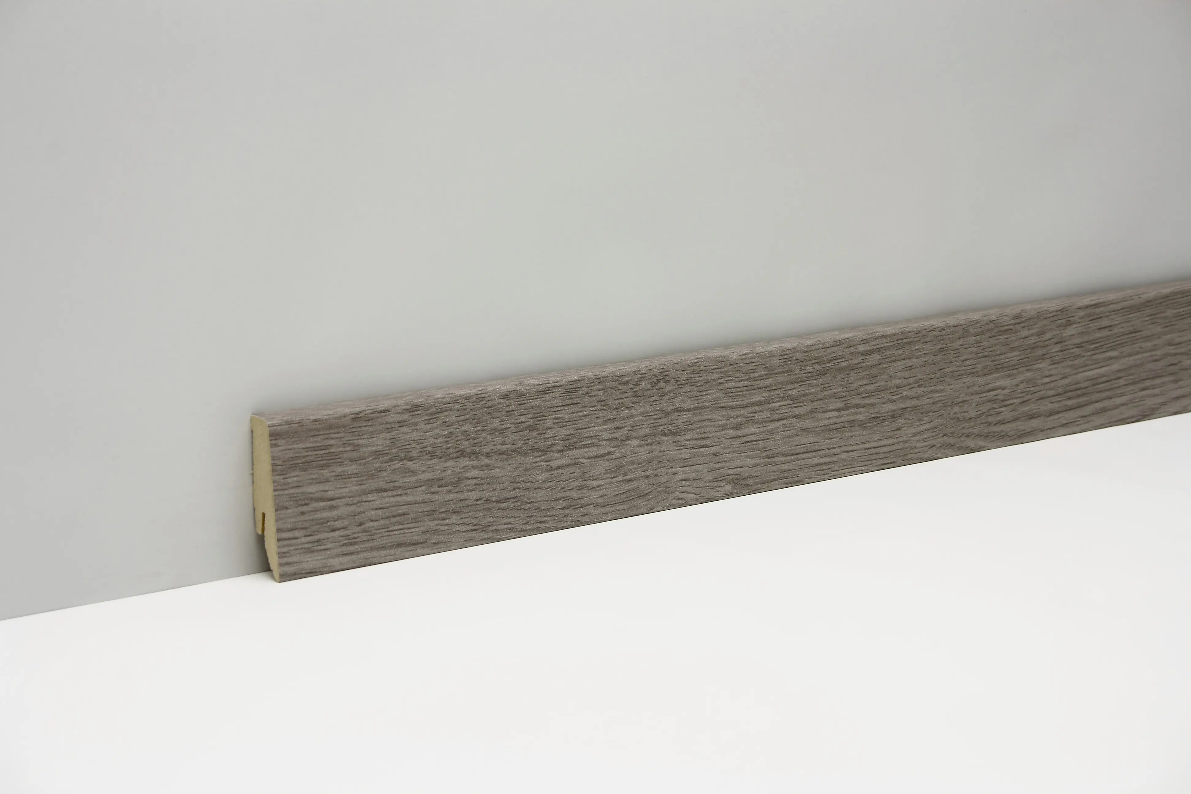 Classen Clip-Fußleiste 240 cm 58 x 19 mm Eiche Mammut grau