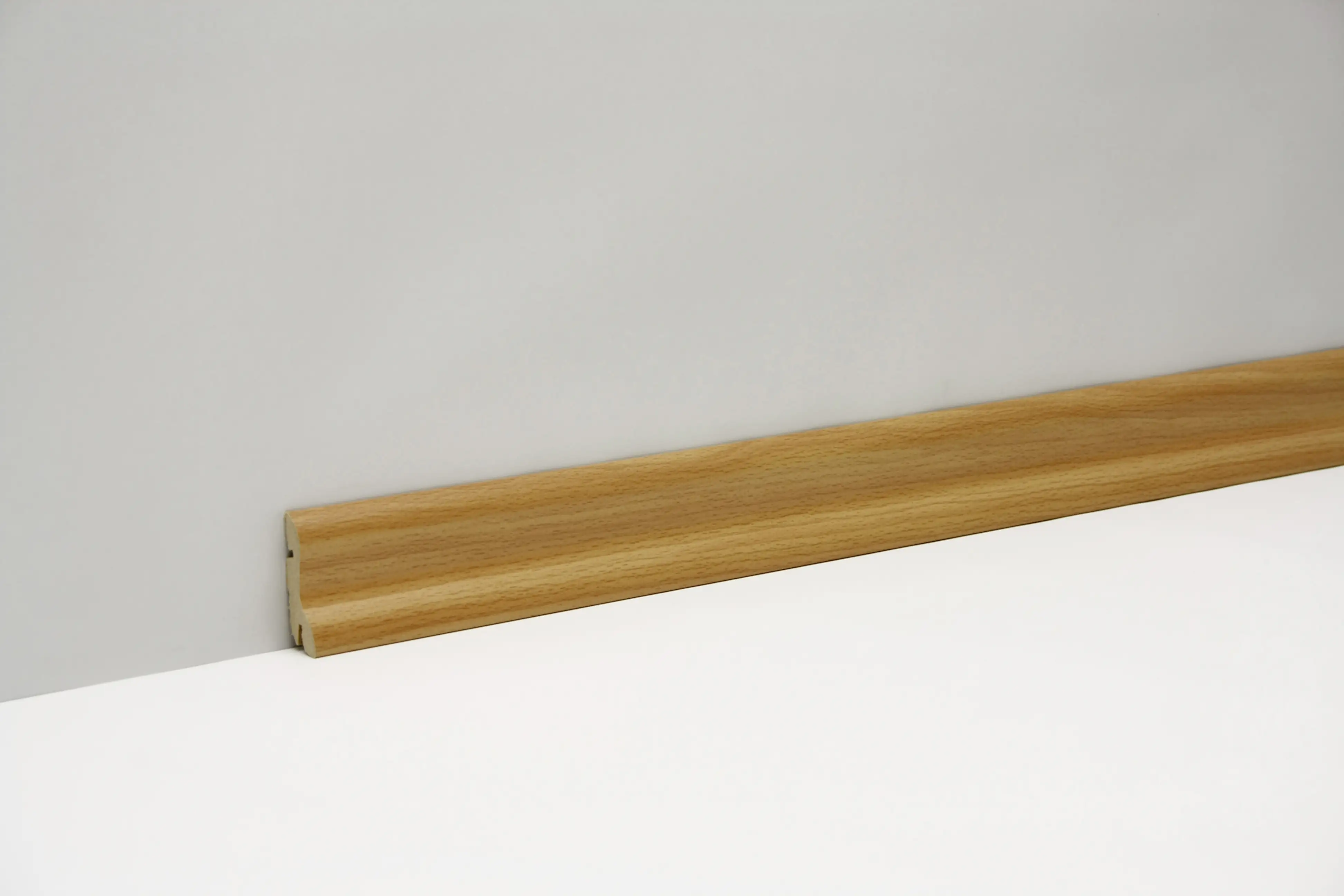 4003992169454_1487117 Classen Clip-Fußleiste 240 cm 40 x 20 mm Buche