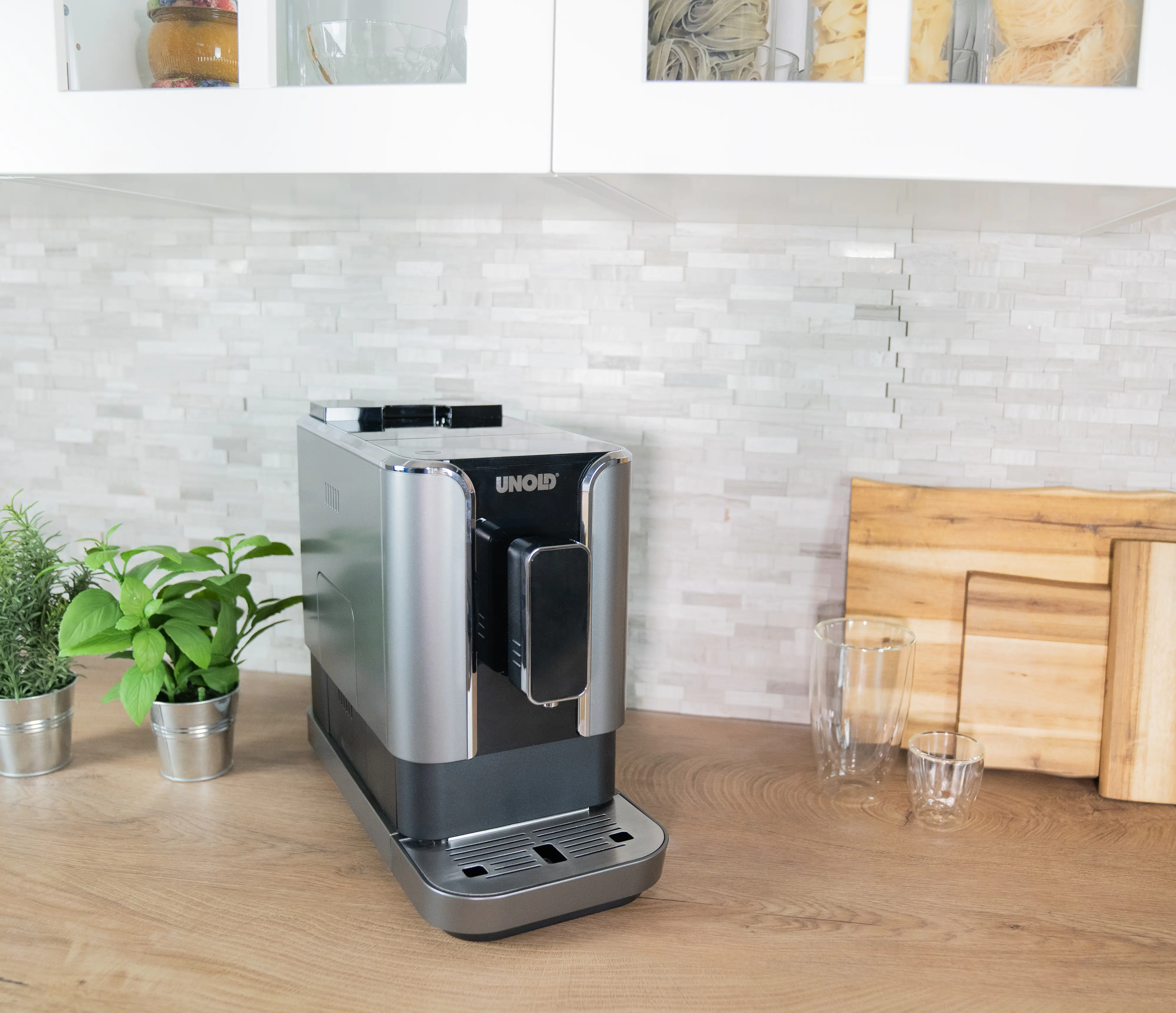 Unold Kaffeevollautomat LUCA 28835 19 Bar 1,2 L schwarz/silber