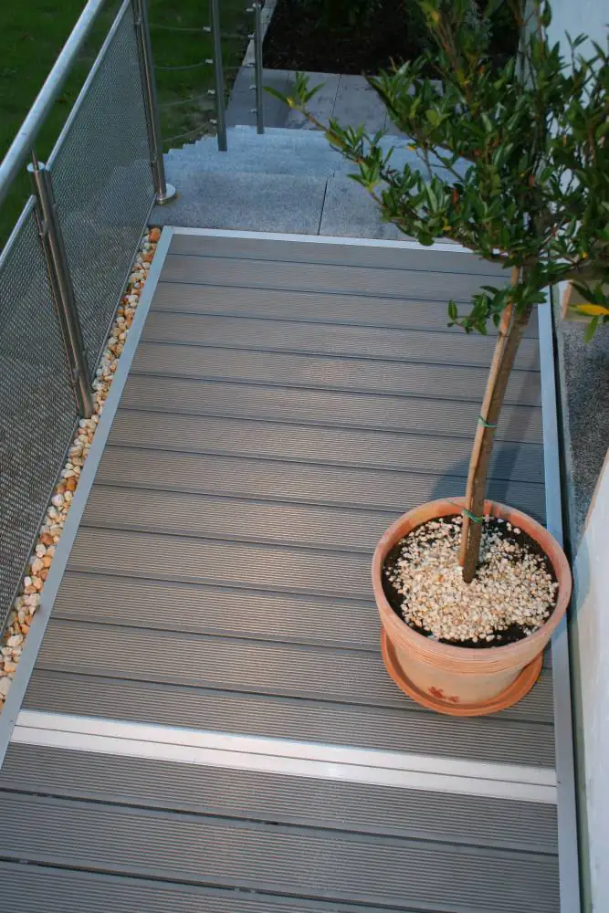 Kovalex Terrassendiele WPC 300 x 14,5 x 2,6 cm graubraun mattiert Kovalex Terrassendiele WPC 300 x 14,5 x 2,6 cm graubraun mattiert