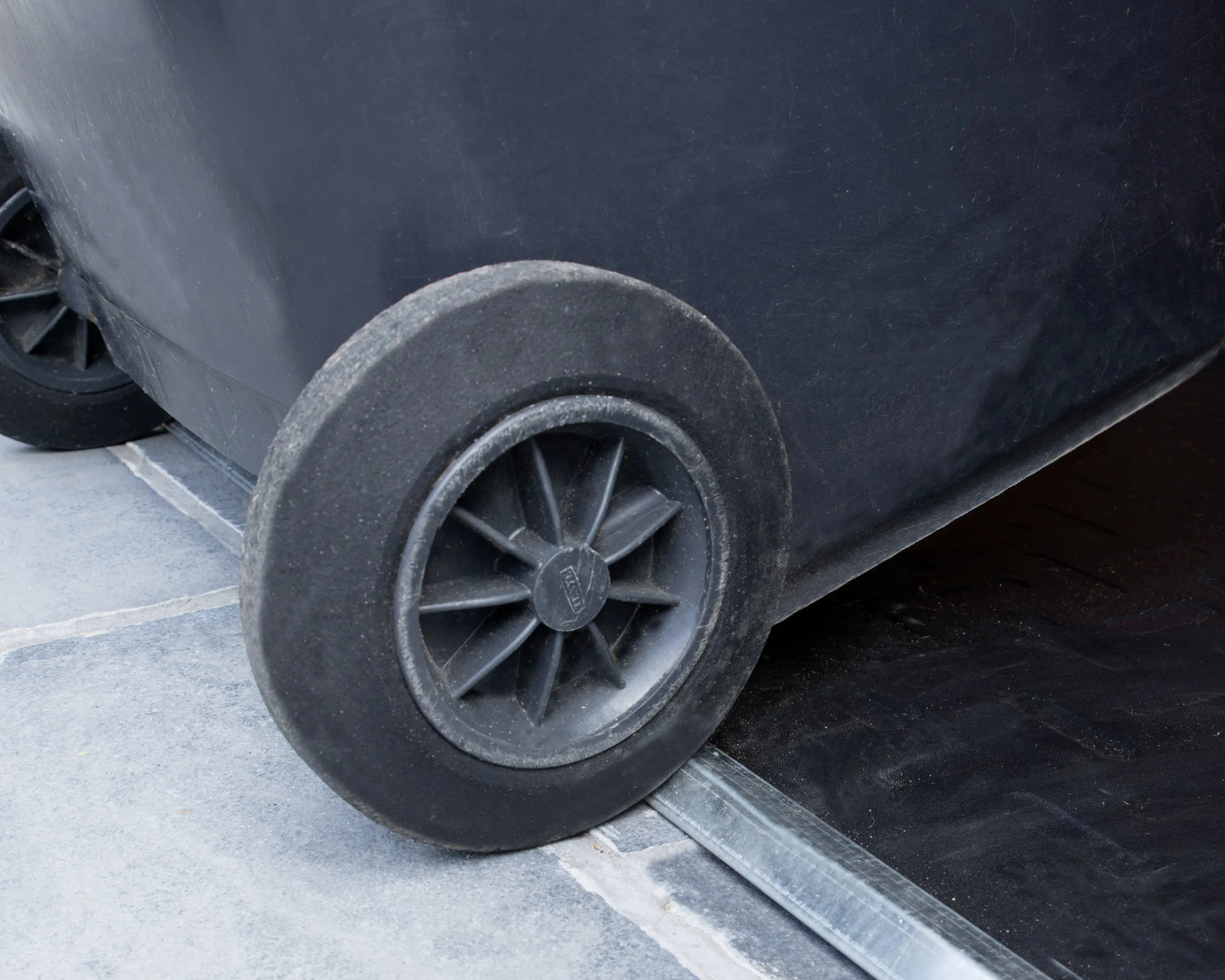 Canopia Gerätehaus Voyager Alu grau 90 x 139 cm