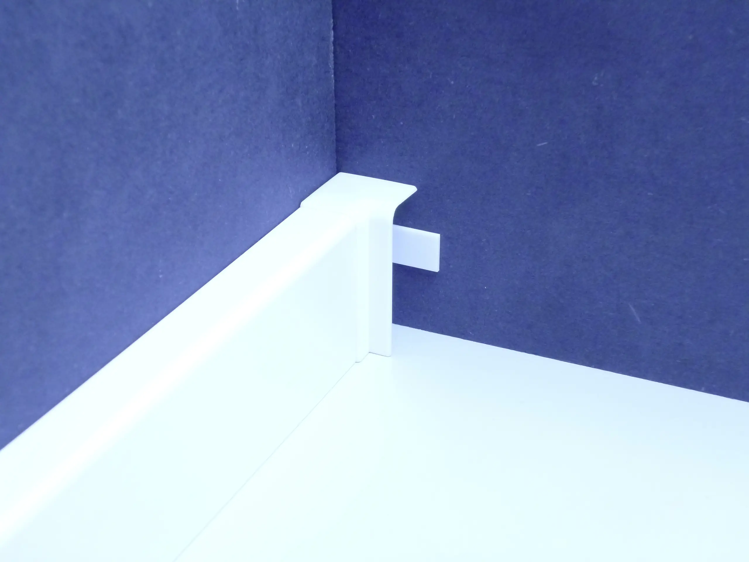 B.S. Bauprogramm Innenecke für Sockelleiste 18 x 50 mm weiß links B.S. Bauprogramm Innenecke für Sockelleiste 18 x 50 mm weiß links