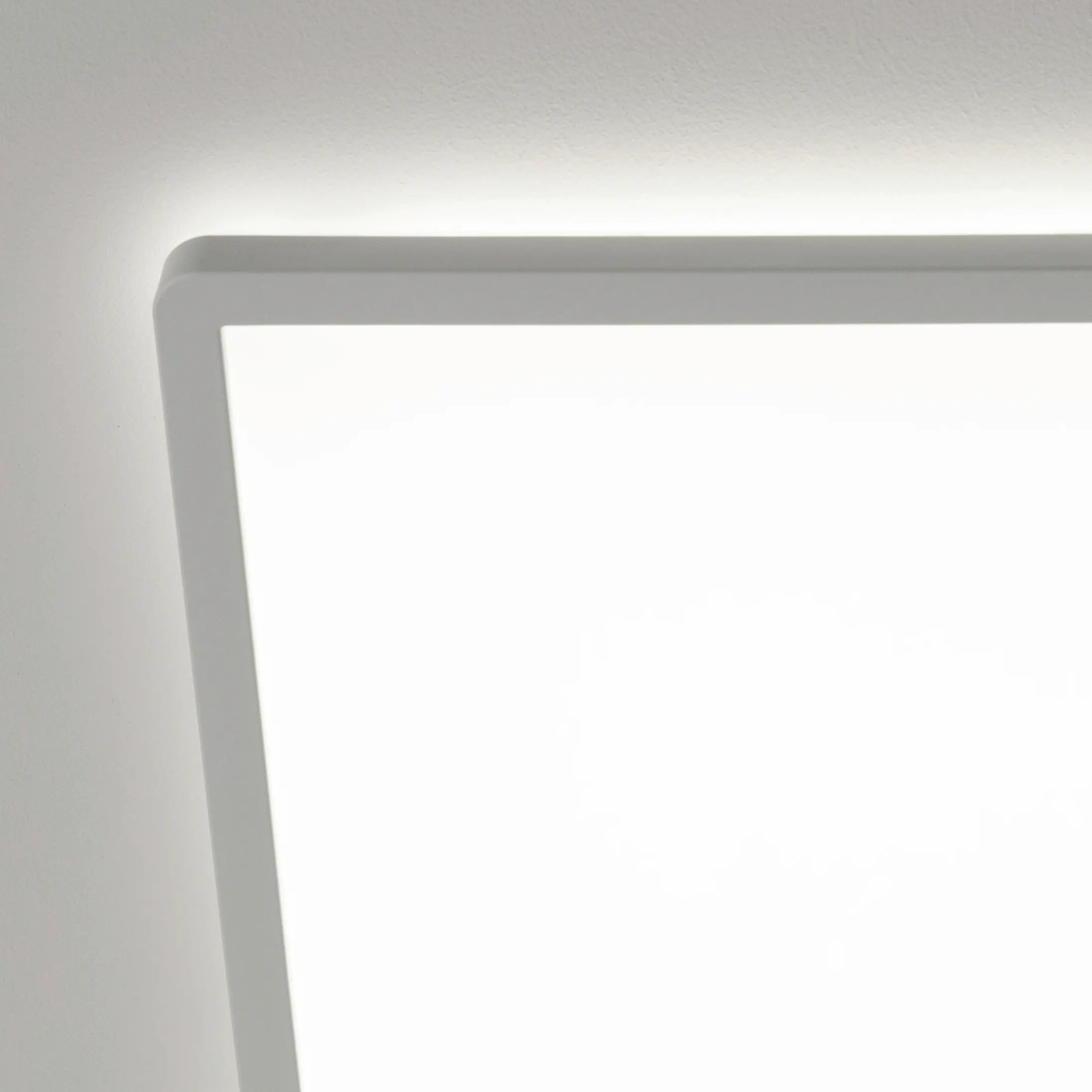 Brilliant LED-Deckenleuchte Tanida 42x42 cm weiß dimmbar