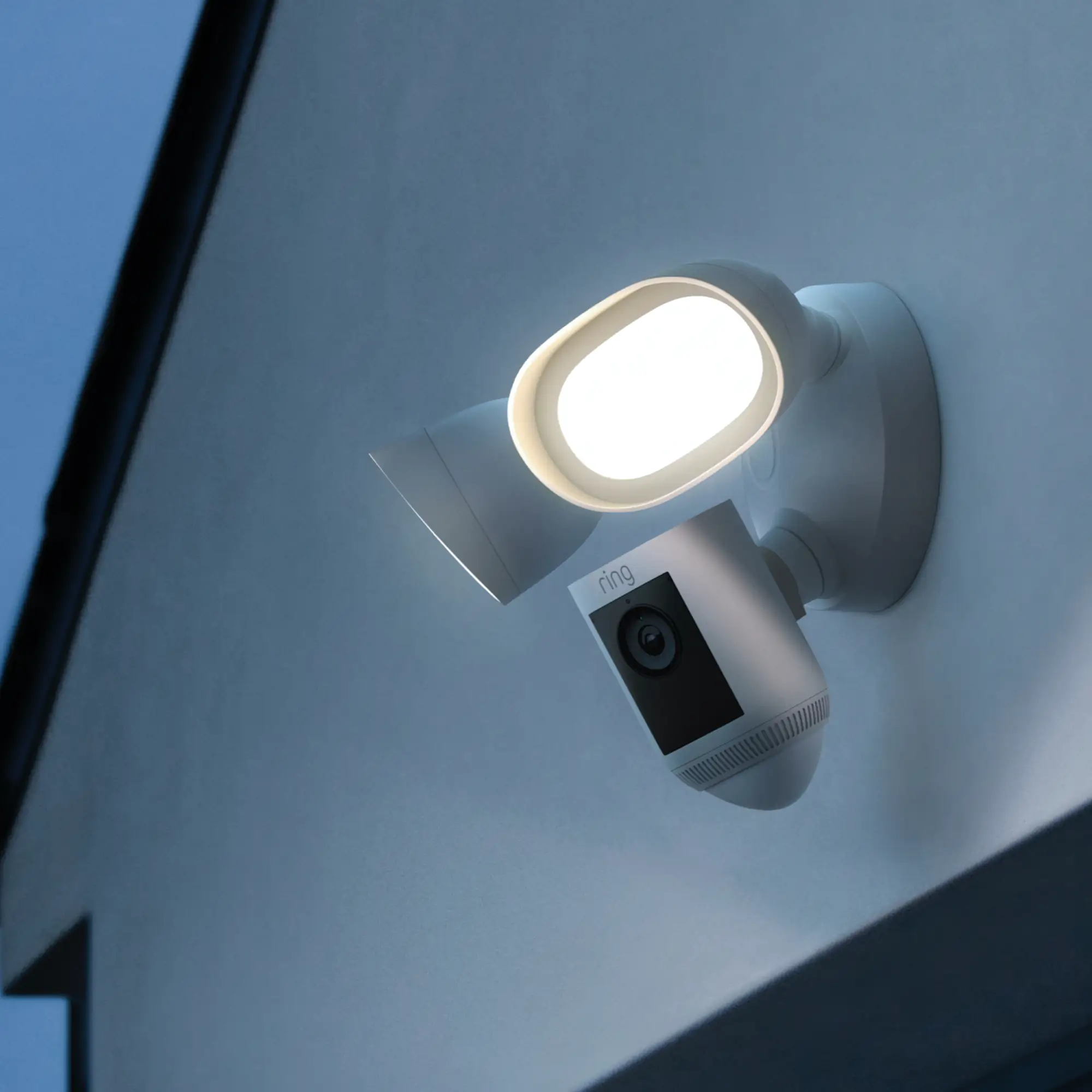 Ring Floodlight Cam Pro weiß mit HDR-Video, WLAN, festverdrahtet Ring Floodlight Cam Pro weiß mit HDR-Video, WLAN, festverdrahtet