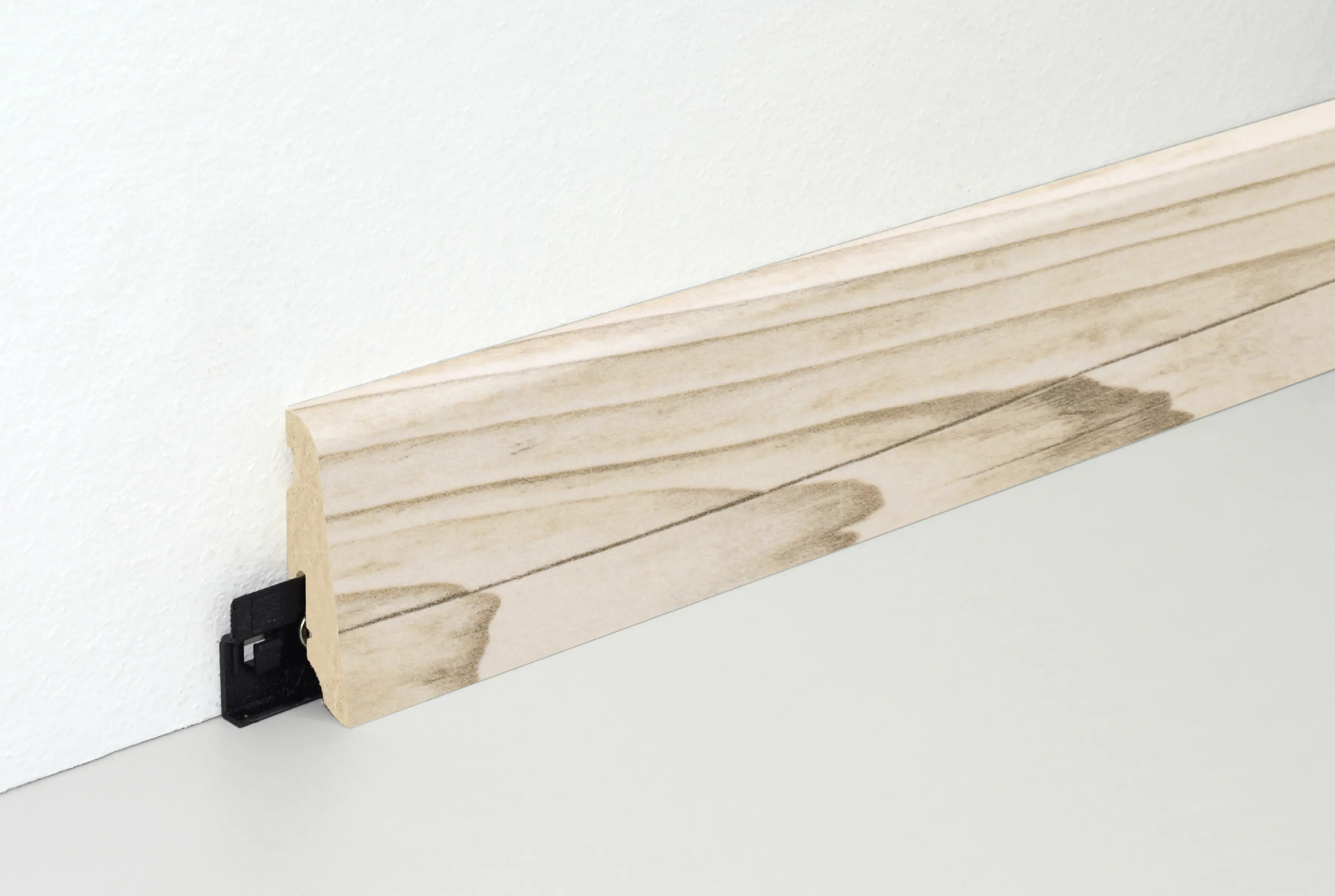 Neuhofer Fußleiste 240 cm 58 x 19 mm Tauernfichte braun