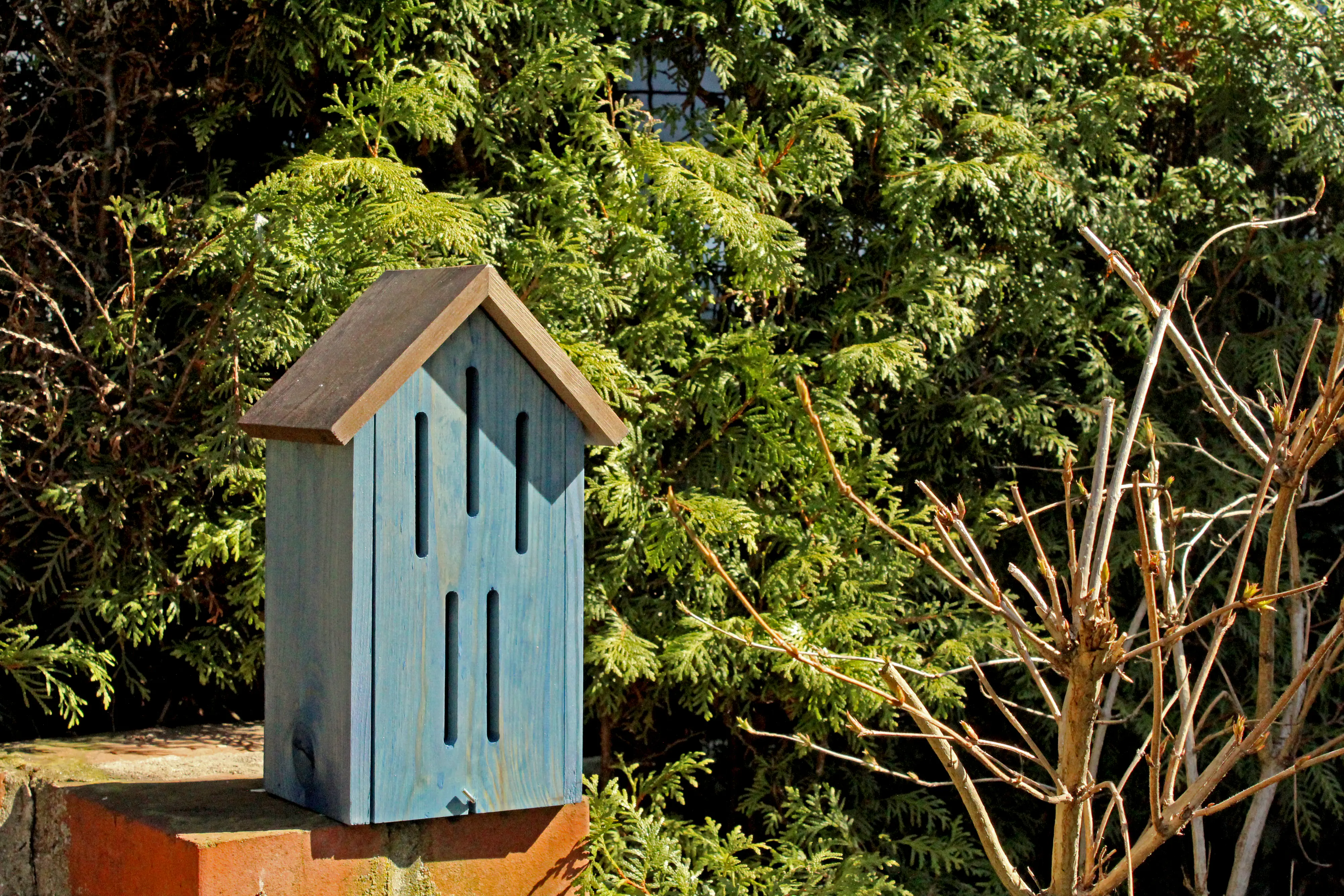 Dobar Schmetterlinghotel 19 x 15 cm blau braun