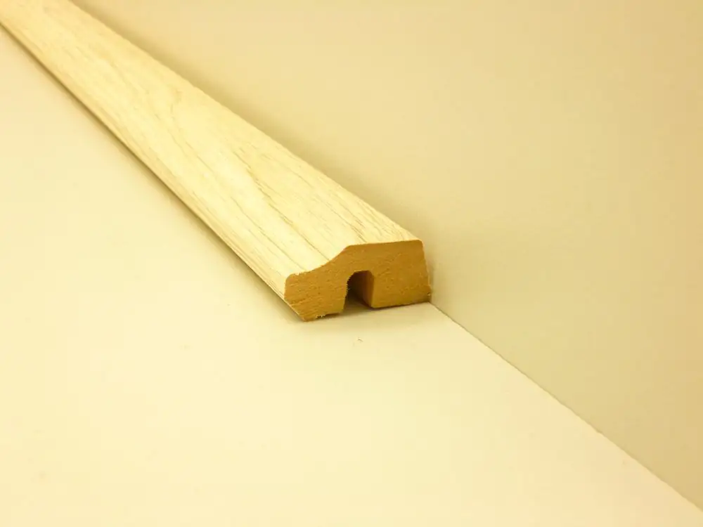 B.S. Bauprogramm Deckenabschlußleiste 260 cm 36 x 17 mm AstEiche hell