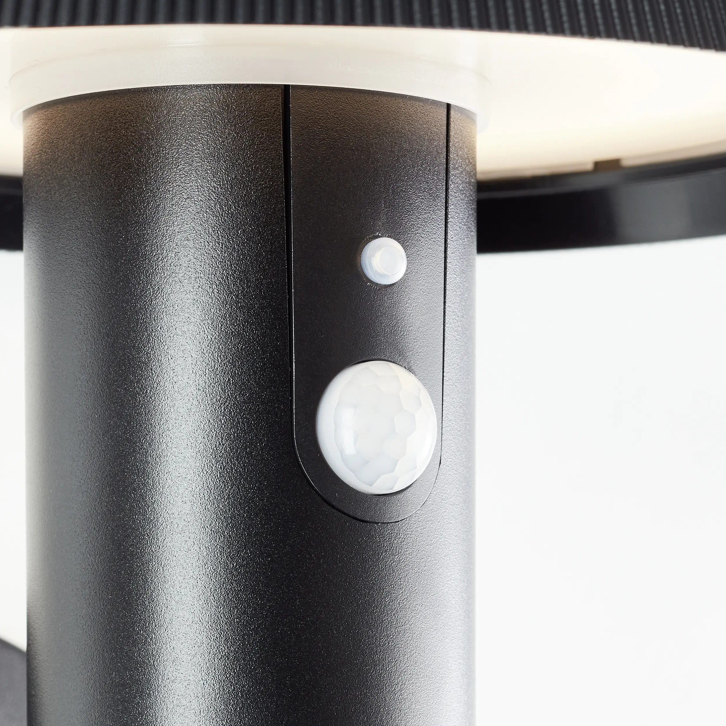 Brilliant Solar-Außenwandleuchte Alvero 4W warmweiß Bewegungsmelder Brilliant Solar-Außenwandleuchte Alvero 4W warmweiß Bewegungsmelder