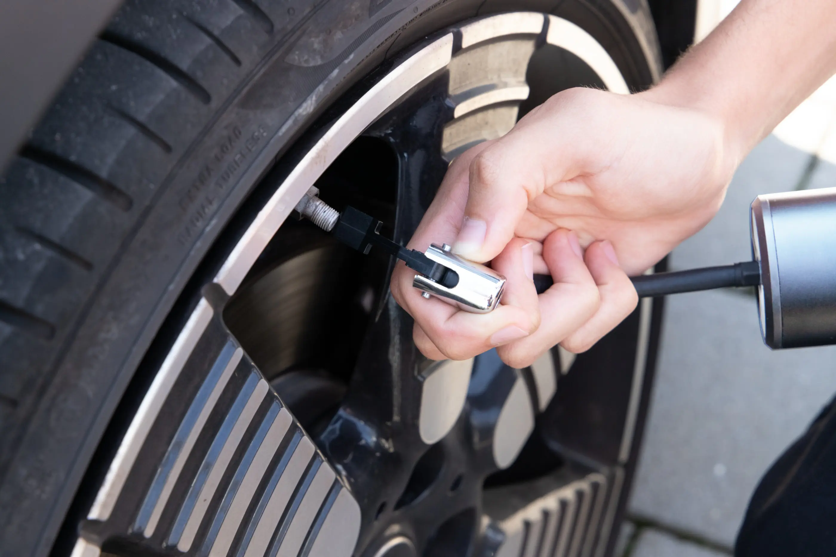 Cartrend Akku-Kompressor Mini mit LED Beleuchtung 8,5 bar