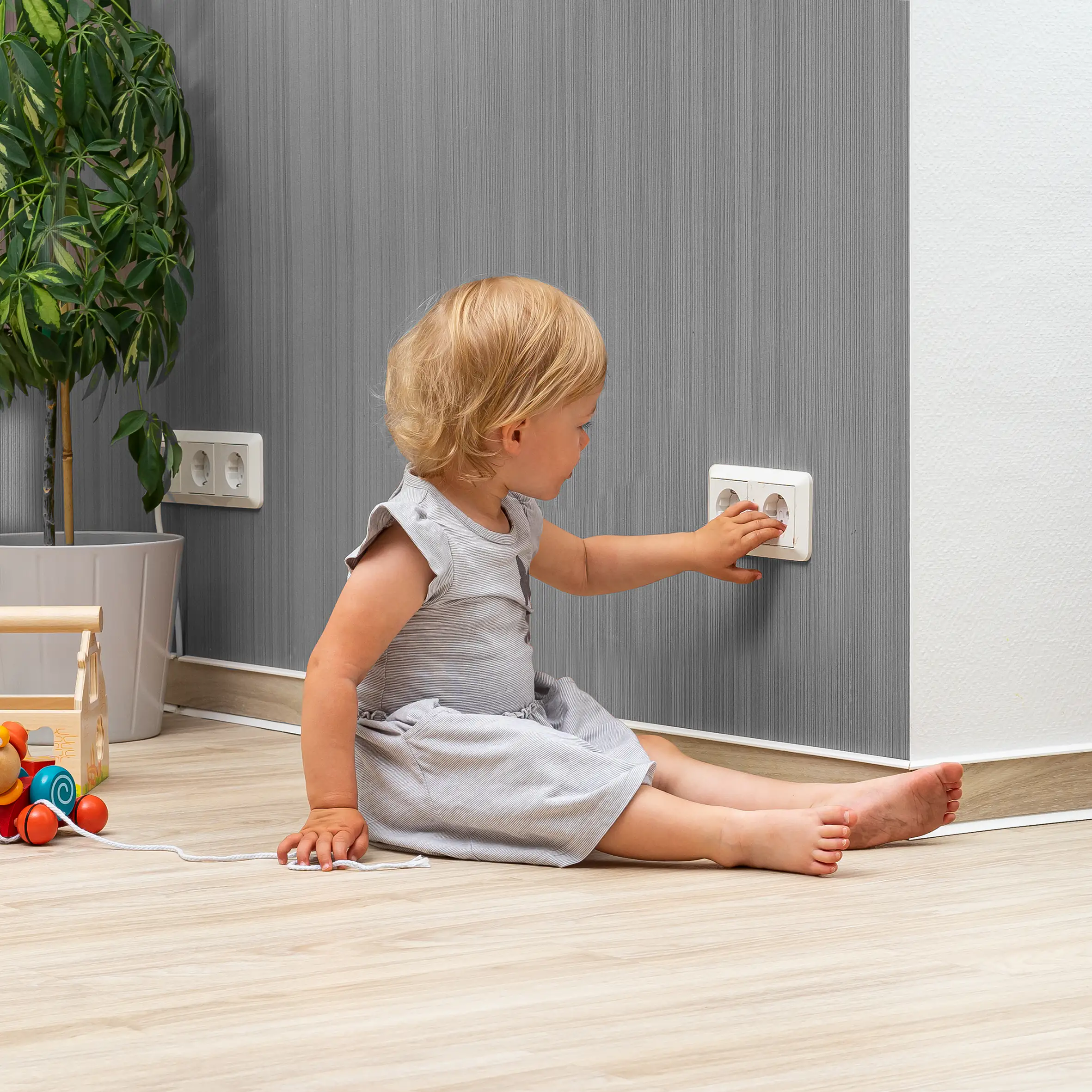 Reer Steckdosensicherung für Kinder weiß klebbar, 10 Stück Reer Steckdosensicherung für Kinder weiß klebbar, 10 Stück