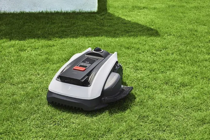 Ecovacs Mähroboter GOAT O1200 LiDAR Pro - 22 cm Schnittbreite 1200 m² inkl. Ladestation