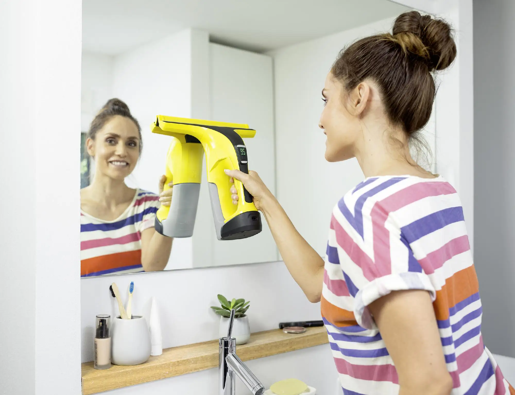 Kärcher Akku-Fenstersauger WV 6 Plus bis zu 100 Fenster pro Ladung Kärcher Akku-Fenstersauger WV 6 Plus bis zu 100 Fenster pro Ladung