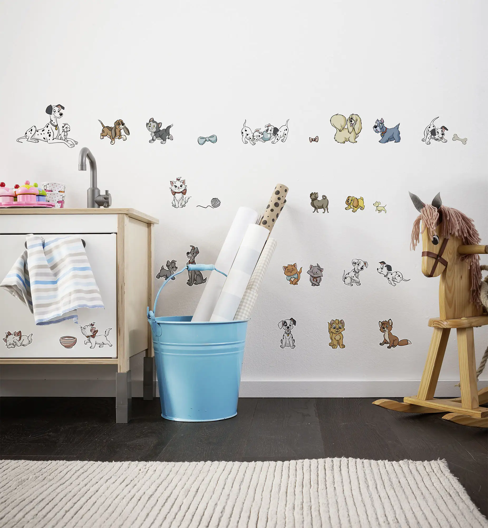 Komar Dekosticker Disney Cat and Dog 50 x 70 cm Komar Dekosticker Disney Cat and Dog 50 x 70 cm