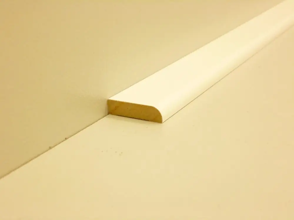 B.S. Bauprogramm Decksockelleiste 260 cm 25 x 5 mm Weiß hochglanz B.S. Bauprogramm Decksockelleiste 260 cm 25 x 5 mm Weiß hochglanz