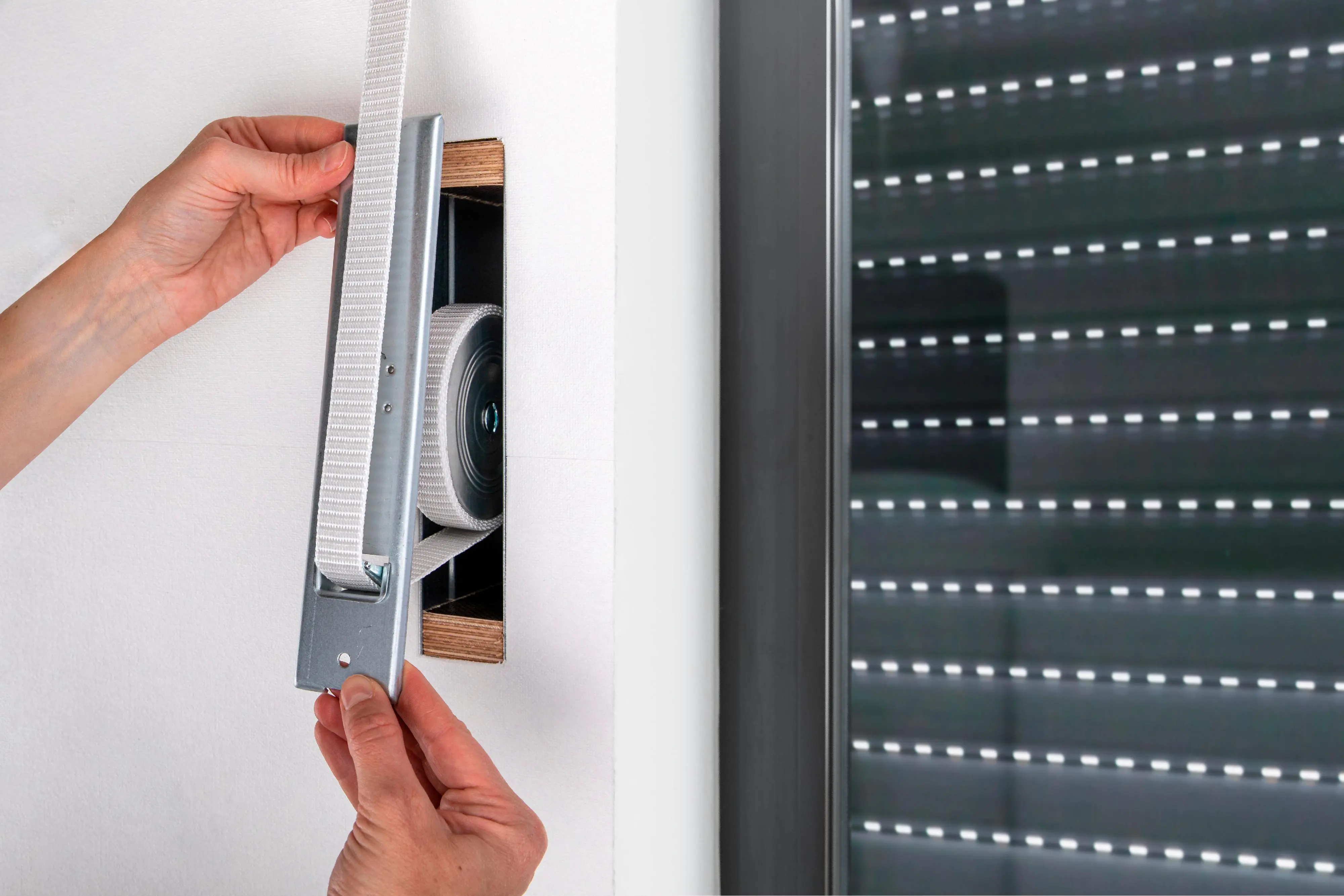 Schellenberg Einlaßwickler Maxi Lochabstand 21,5 cm silber