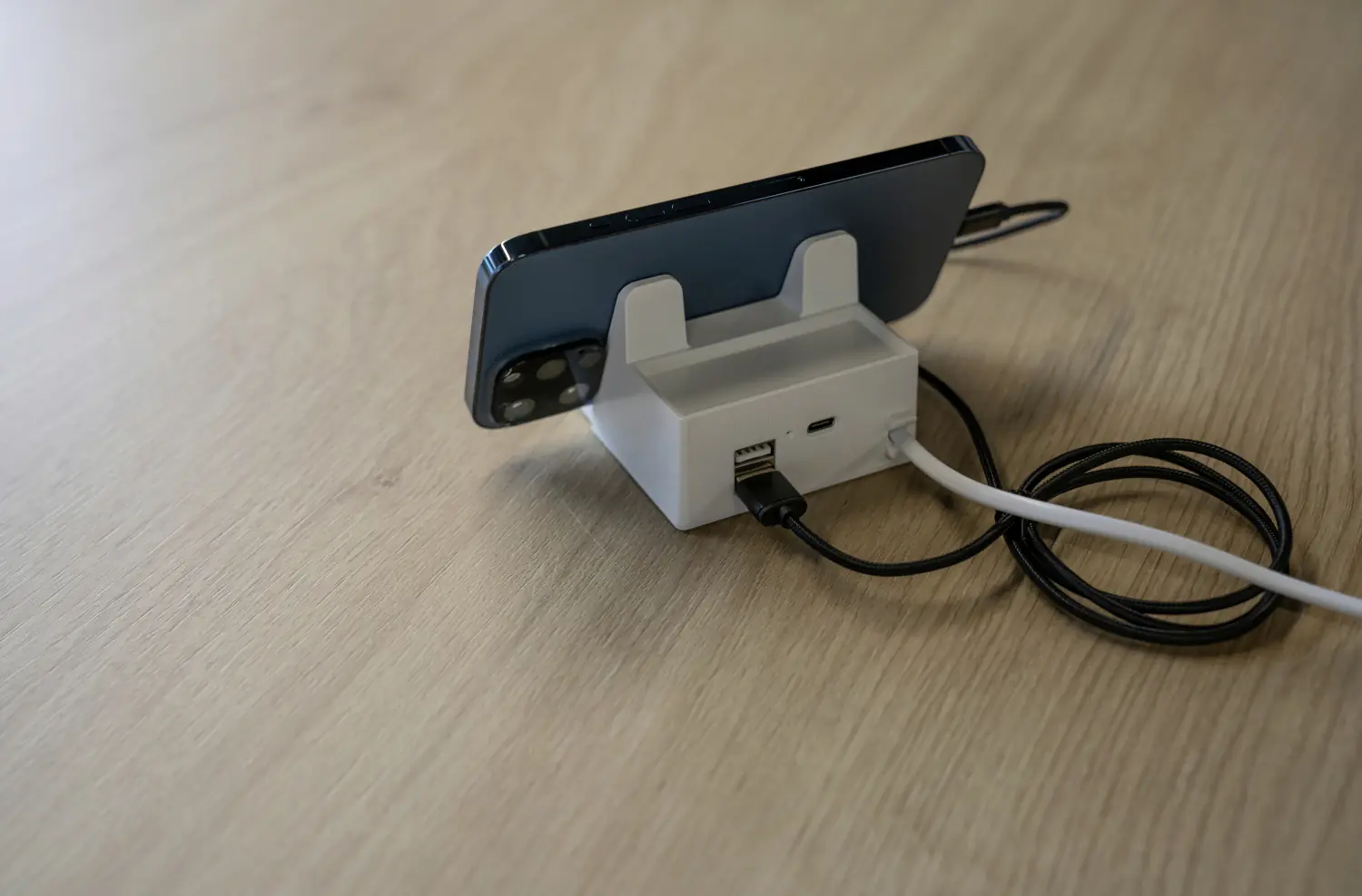 Unitec USB-Ladestation USB A + C mit Halter, 2+1
