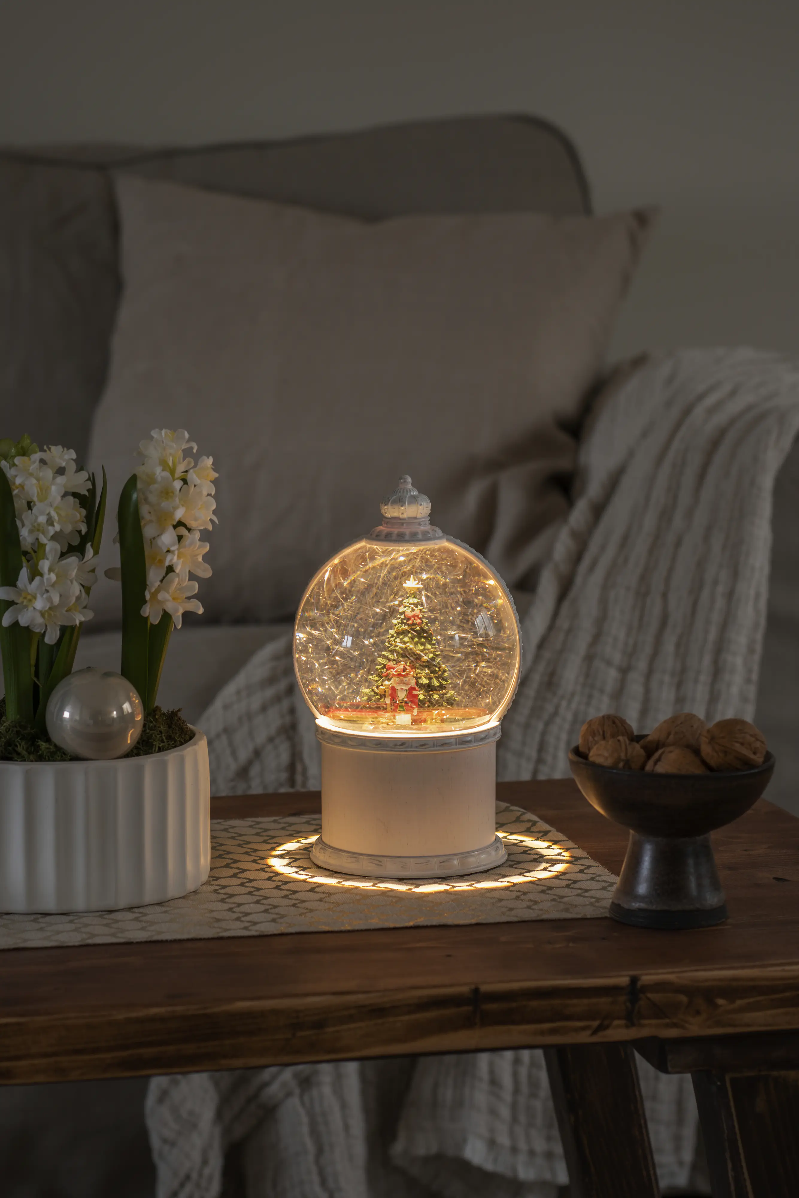 Konstsmide LED Kugellaterne Weihnachtsszenerie Innen 1 warmweiße Diode Konstsmide LED Kugellaterne Weihnachtsszenerie Innen 1 warmweiße Diode