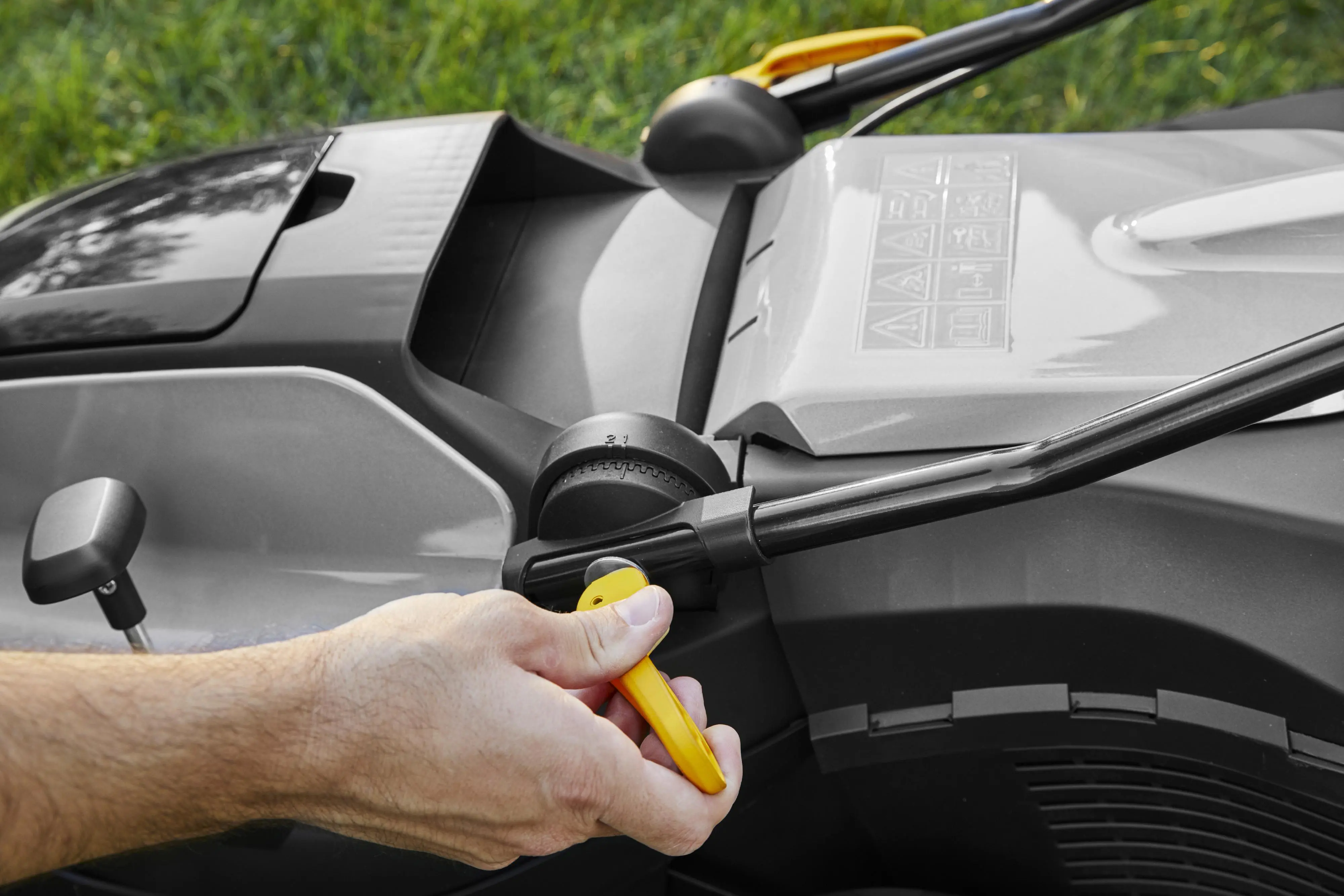 Alpina Akku-Rasenmäher AL 3820 Li 38 cm Schnittbreite inkl. 2 x 4 Ah Akku Alpina Akku-Rasenmäher AL 3820 Li 38 cm Schnittbreite inkl. 2 x 4 Ah Akku