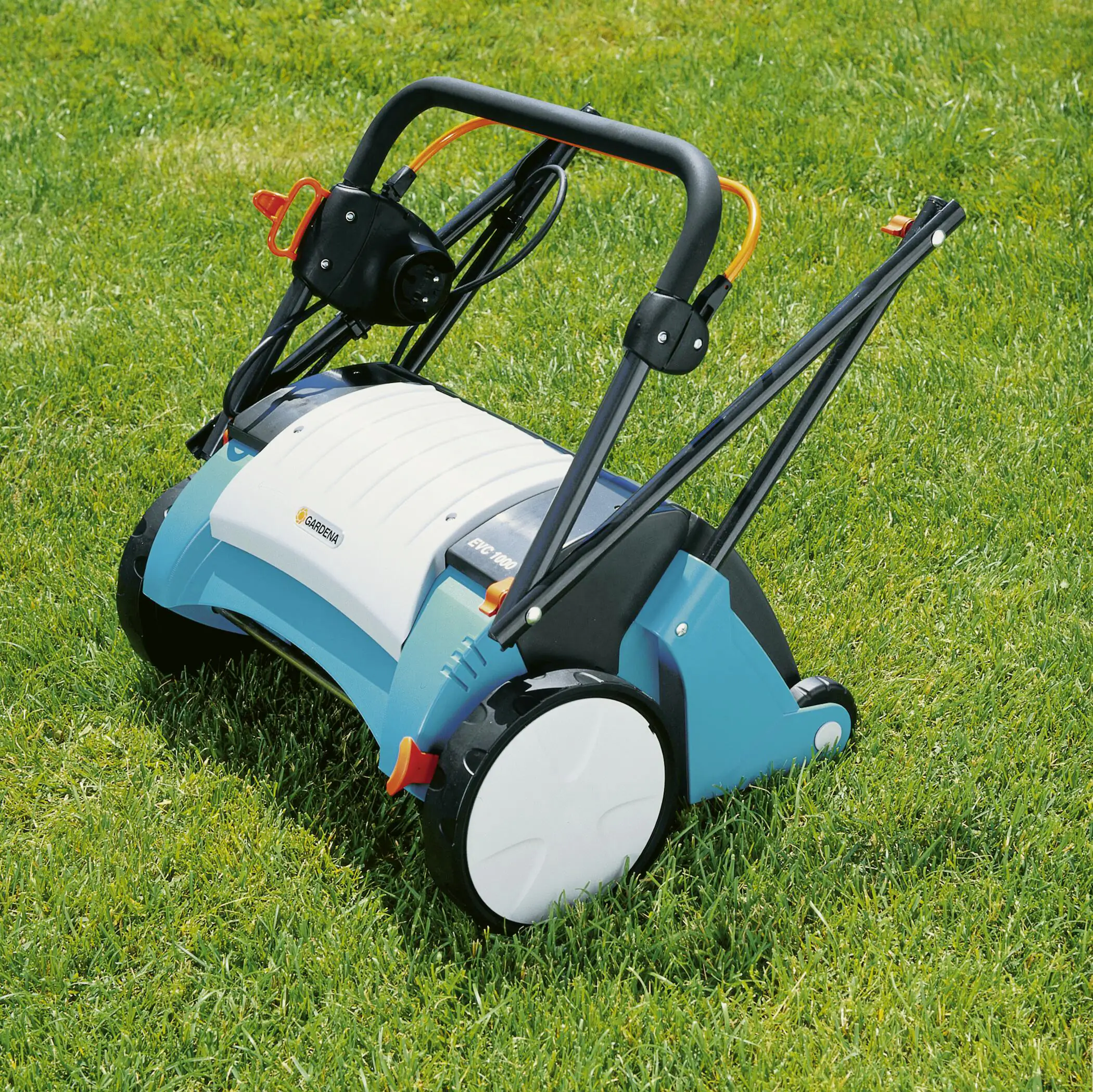 Gardena Elektro Vertikutierer EVC 1000 30 cm Arbeitsbreite für 600 m² Gardena Elektro Vertikutierer EVC 1000 30 cm Arbeitsbreite für 600 m²