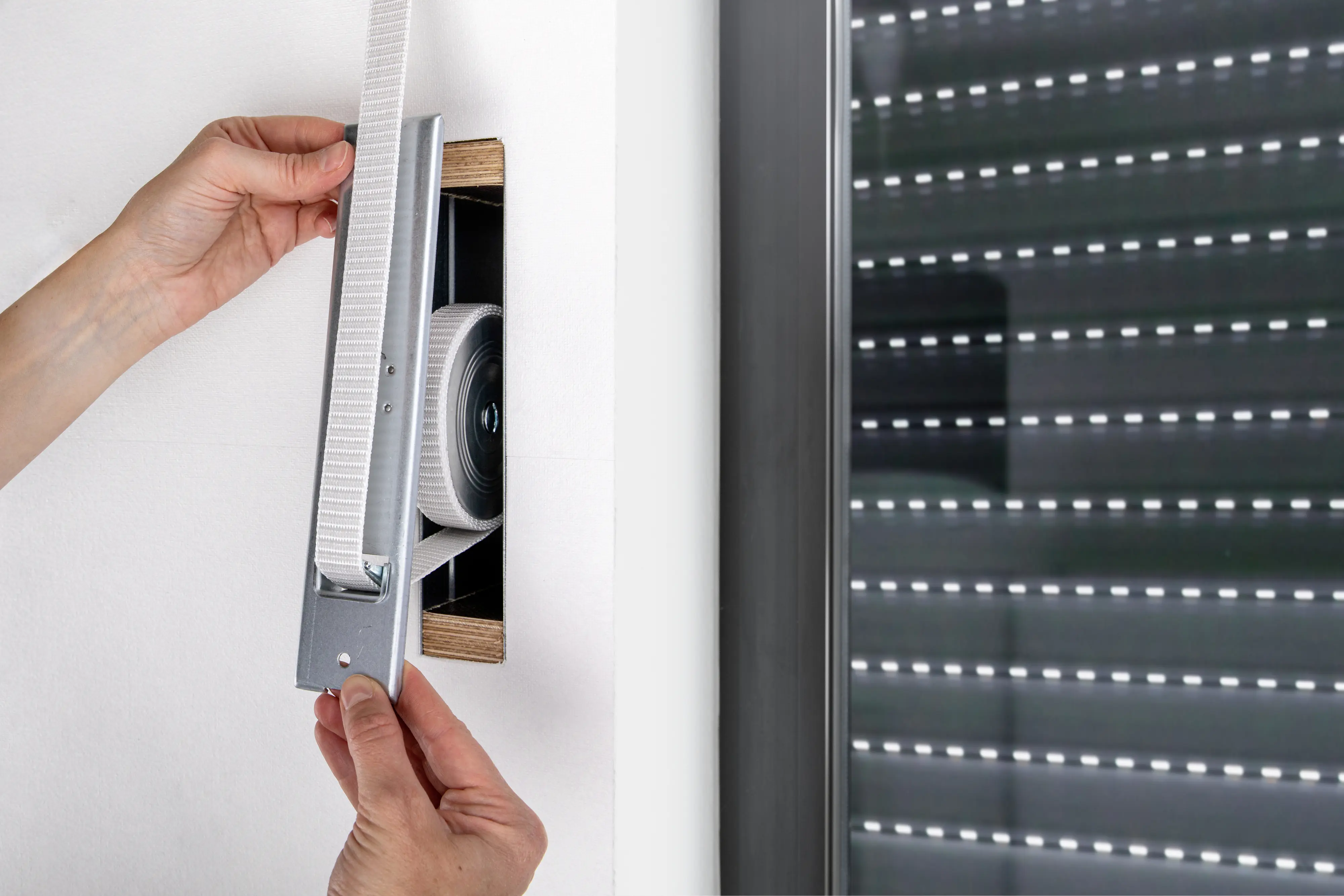 Schellenberg Einlaßwickler Maxi Lochabstand 21,5 cm silber