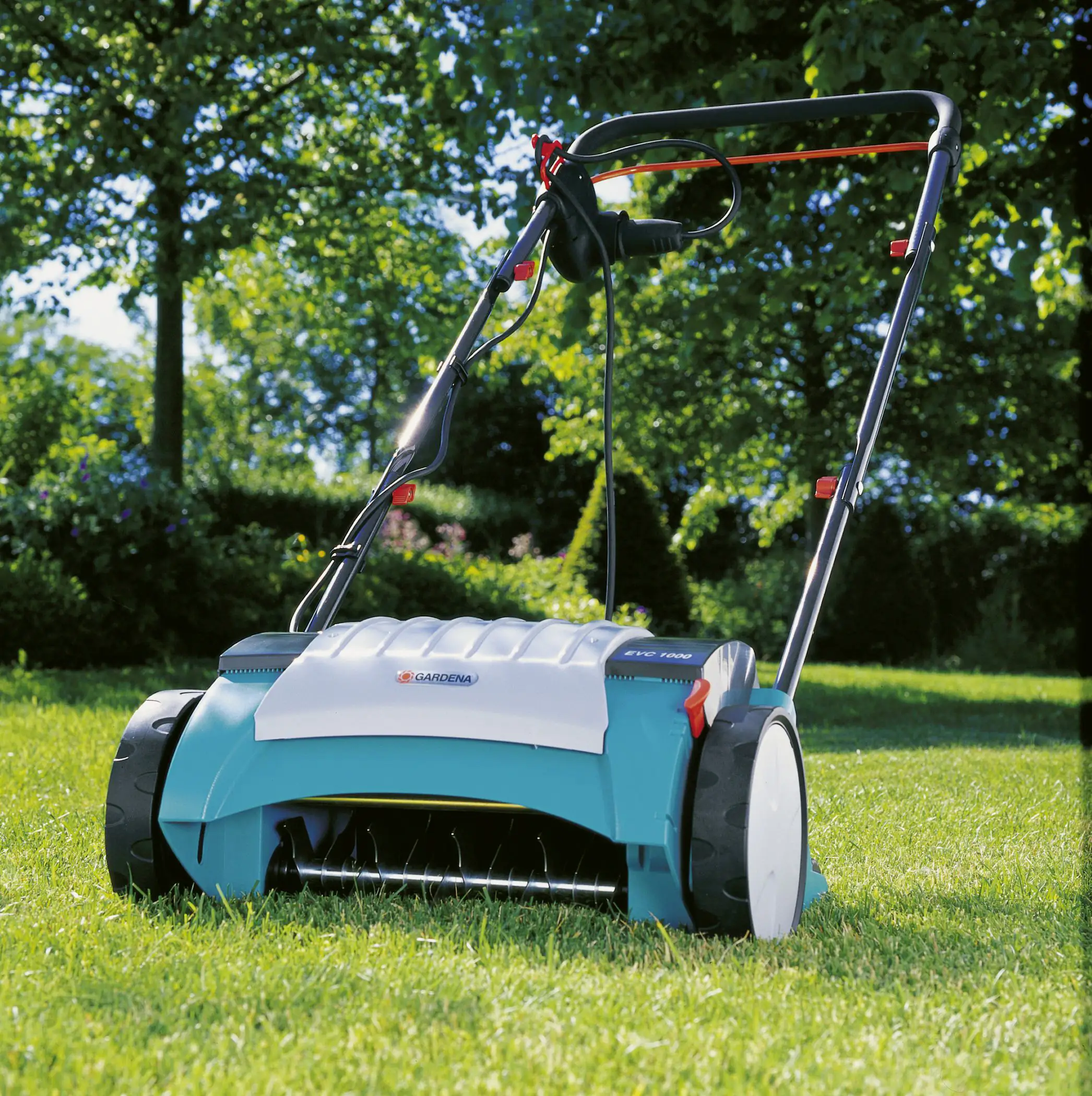 4078500406802_1088183 Gardena Elektro Vertikutierer EVC 1000 30 cm Arbeitsbreite für 600 m²