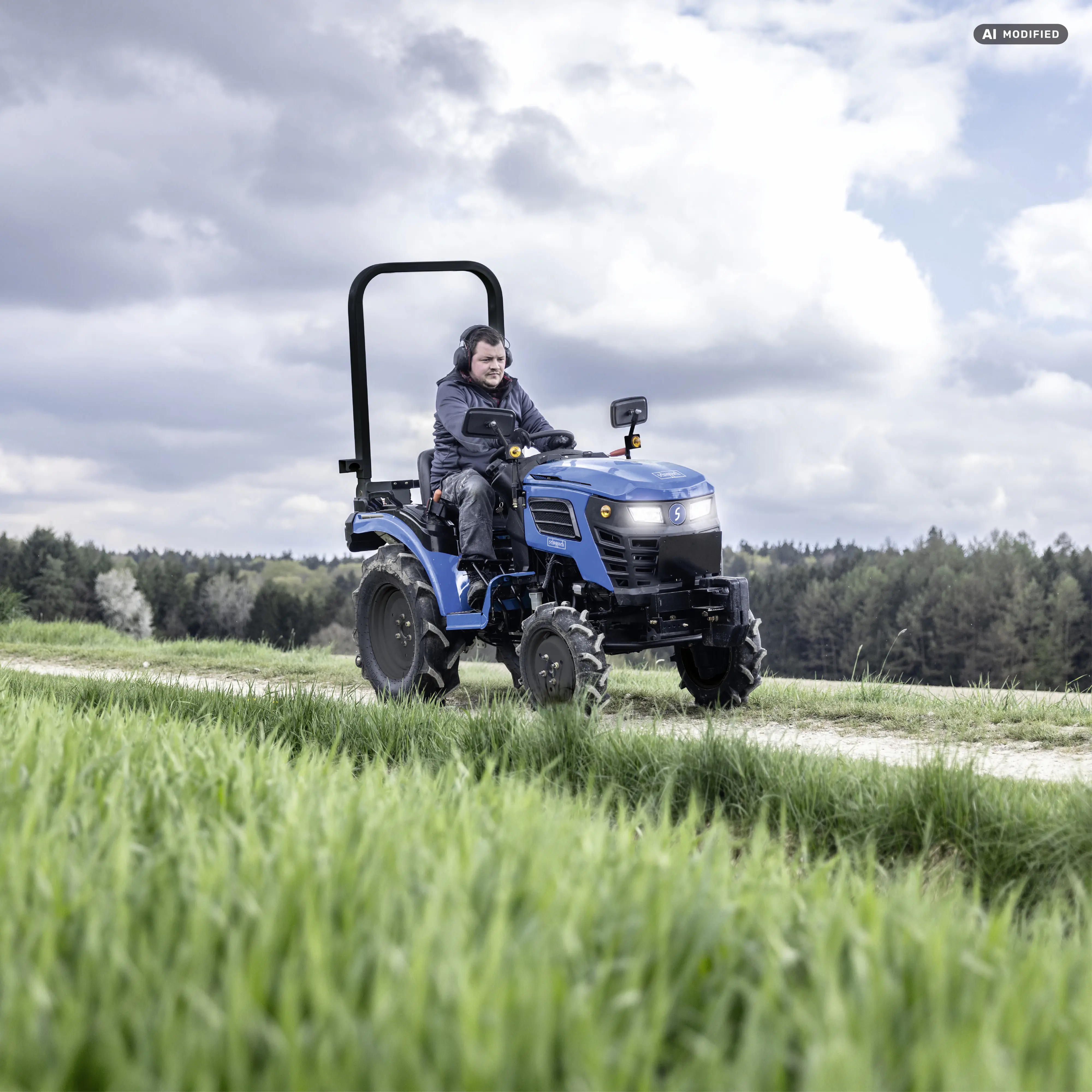 Scheppach Kompakttraktor MT25 Allrad 25 PS Diesel 560 kg Hubkraft Straßenzulassung