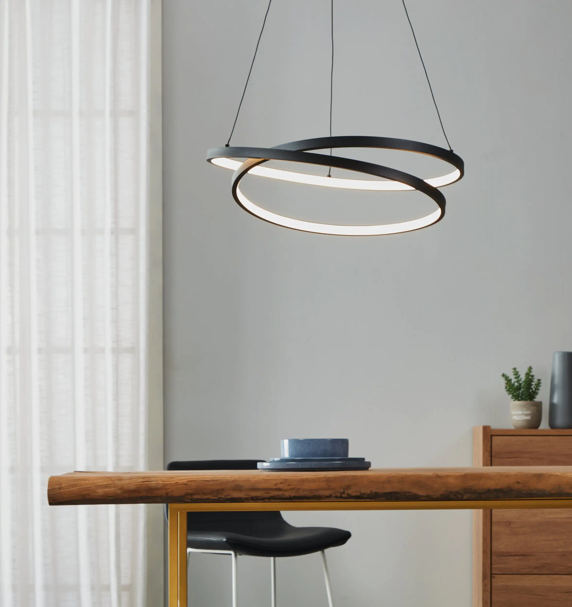 Eglo LED Pendelleuchte Ruotale schwarz weiß 55 x 150 cm  Eglo LED Pendelleuchte Ruotale schwarz weiß 55 x 150 cm