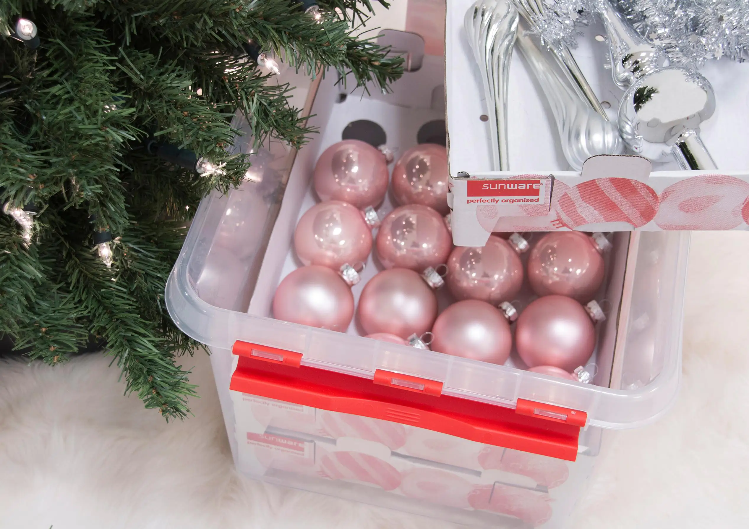 Sunware Weihnachtsbox Q-line 22L mit Einsatz für 60 Kugeln transparent rot Sunware Weihnachtsbox Q-line 22L mit Einsatz für 60 Kugeln transparent rot