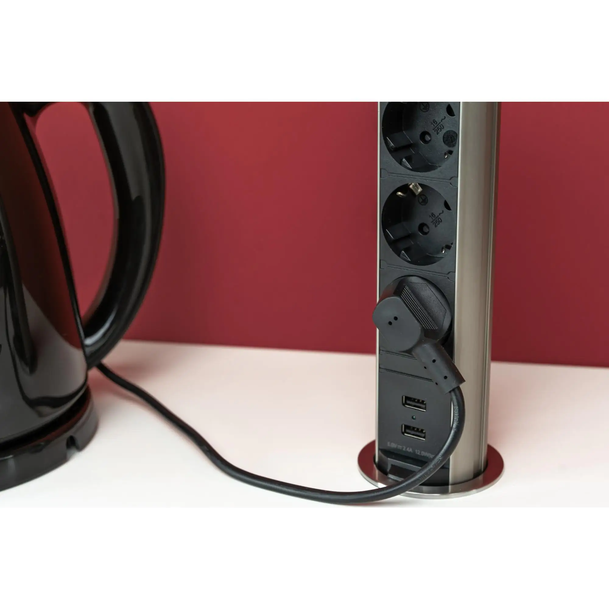 Unitec Einbausteckdosenleiste 3-fach 2m mit 2 x USB Tower, silber Unitec Einbausteckdosenleiste 3-fach 2m mit 2 x USB Tower, silber