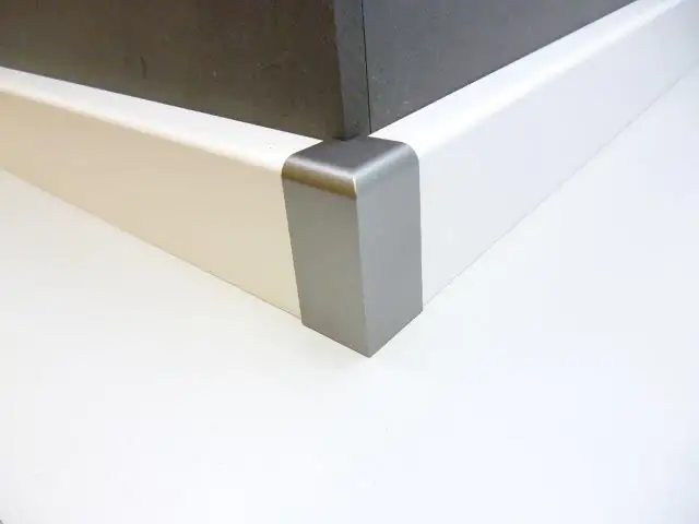 B.S. Bauprogramm Außenecke für Sockelleiste 50 x 18 mm silber