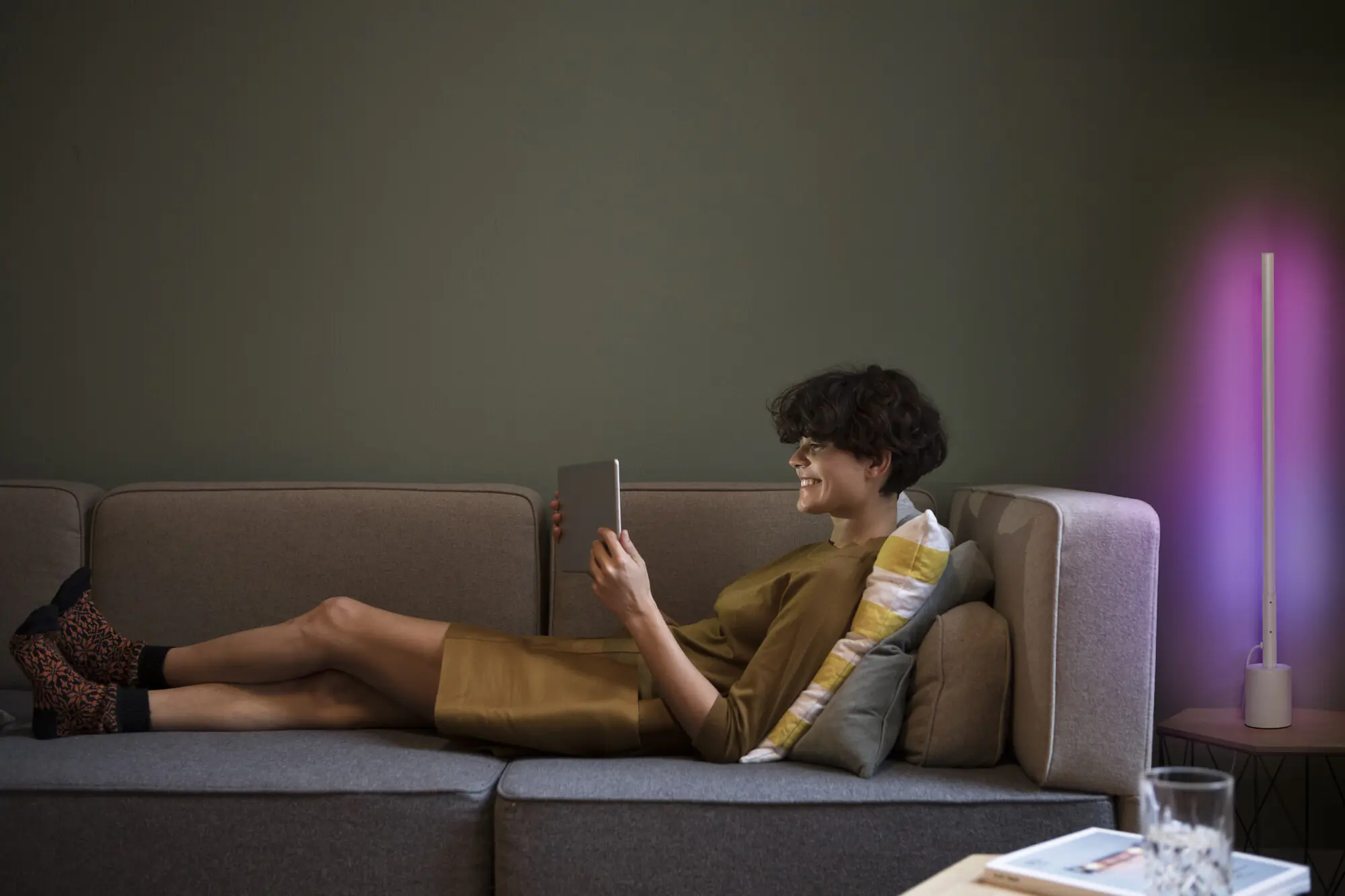 Ledvance Smart+ LED Stehleuchte Corner Slim weiß 80 x 8 cm 8 W RGBW